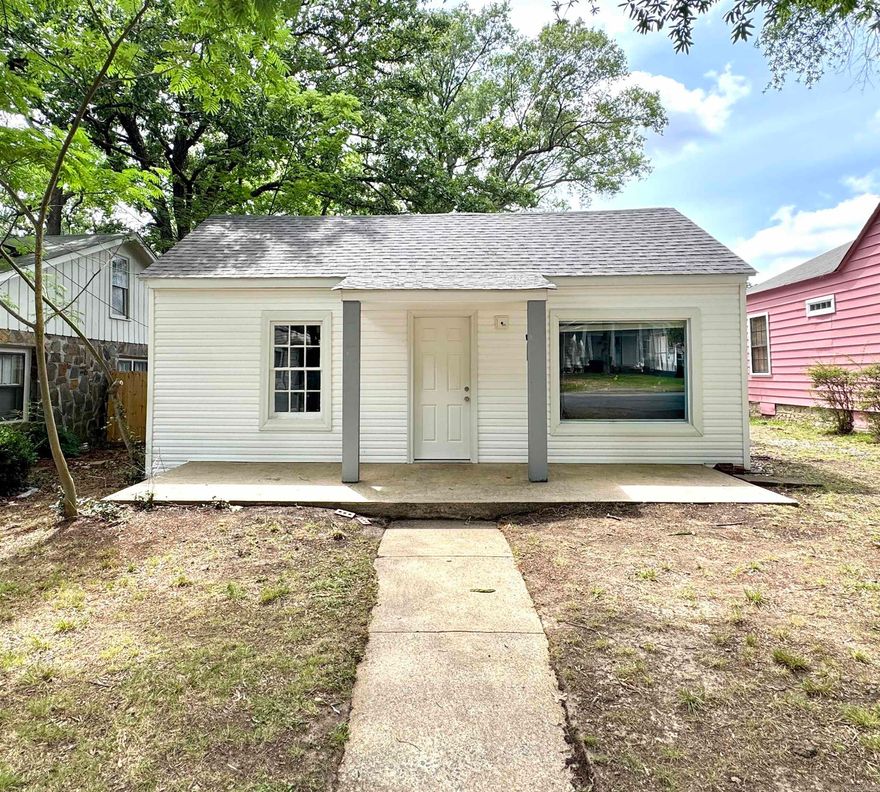 Great investment opportunity in The Heights! This 2 bedroom, 1 bath fixer-upper on N McKinley St is surrounded by new construction and redevelopment, making it an excellent opportunity for investors, builders, or buyers looking to renovate, rebuild, or create a custom home in one of Little Rock’s most sought-after neighborhoods.
