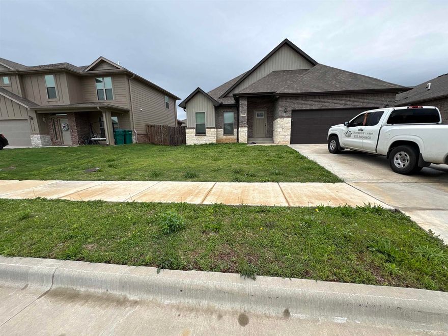 Welcome to this stunning two-story home in the sought-after Prairie Brook community. Built in 2023, this modern 3-bedroom, 2.5-bathroom residence features an open-concept layout perfect for entertaining. The main floor offers a private primary suite, while the upstairs boasts spacious secondary bedrooms and a versatile loft area. Enjoy a contemporary kitchen with sleek finishes and an eat-in dining space. Step outside to a level backyard or take advantage of neighborhood amenities, including a community pool and playground. Perfectly situated in the Bentonville School District, just minutes from shopping and the Walmart Home Office.