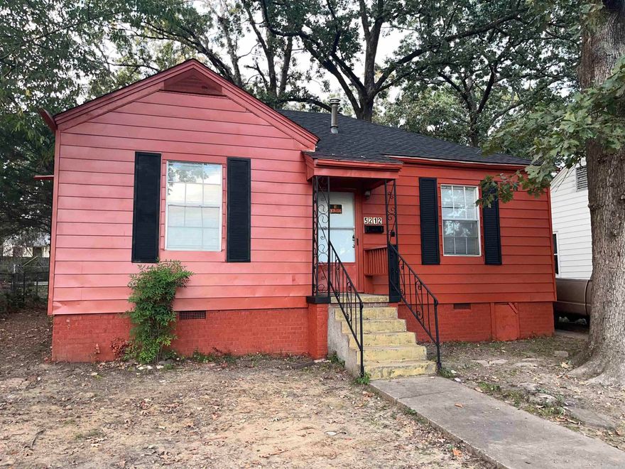 Welcome to this beautifully updated 3-bedroom, 1-bath home ideally located just minutes from UALR. Perfect for first-time buyers or investors looking to expand their portfolio, this move-in-ready property offers both comfort and convenience. Step inside to find a freshly remodeled interior with the living area flowing seamlessly into the kitchen. Also, enjoy a peace mind with a brand new roof and freshly paint inside and out. Don’t miss your chance to own this charming home in a prime location! Agents see remarks.