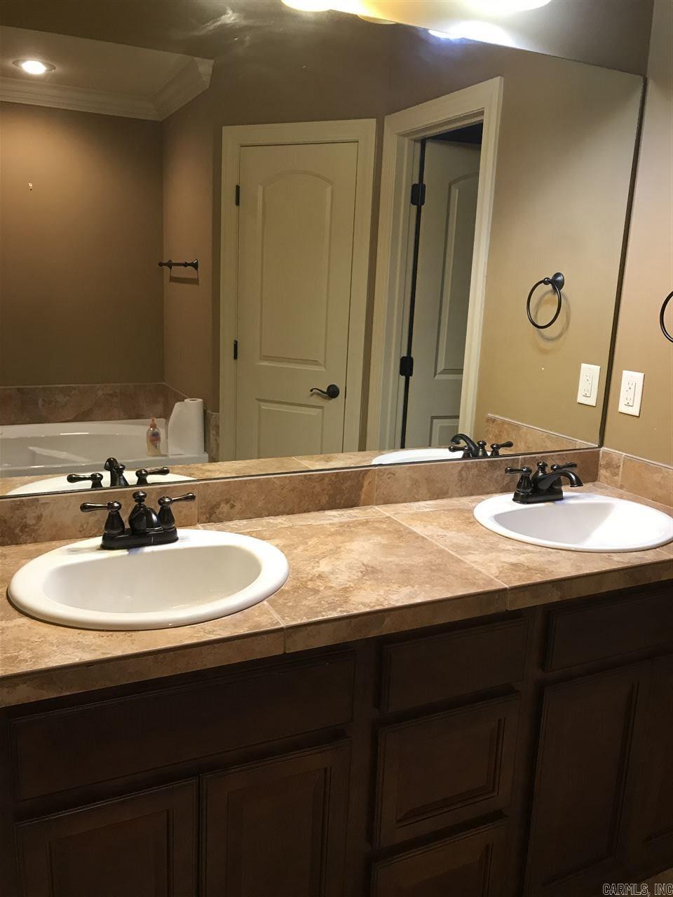 COUNTRY CLUB OF ARK THE - Residential Lease