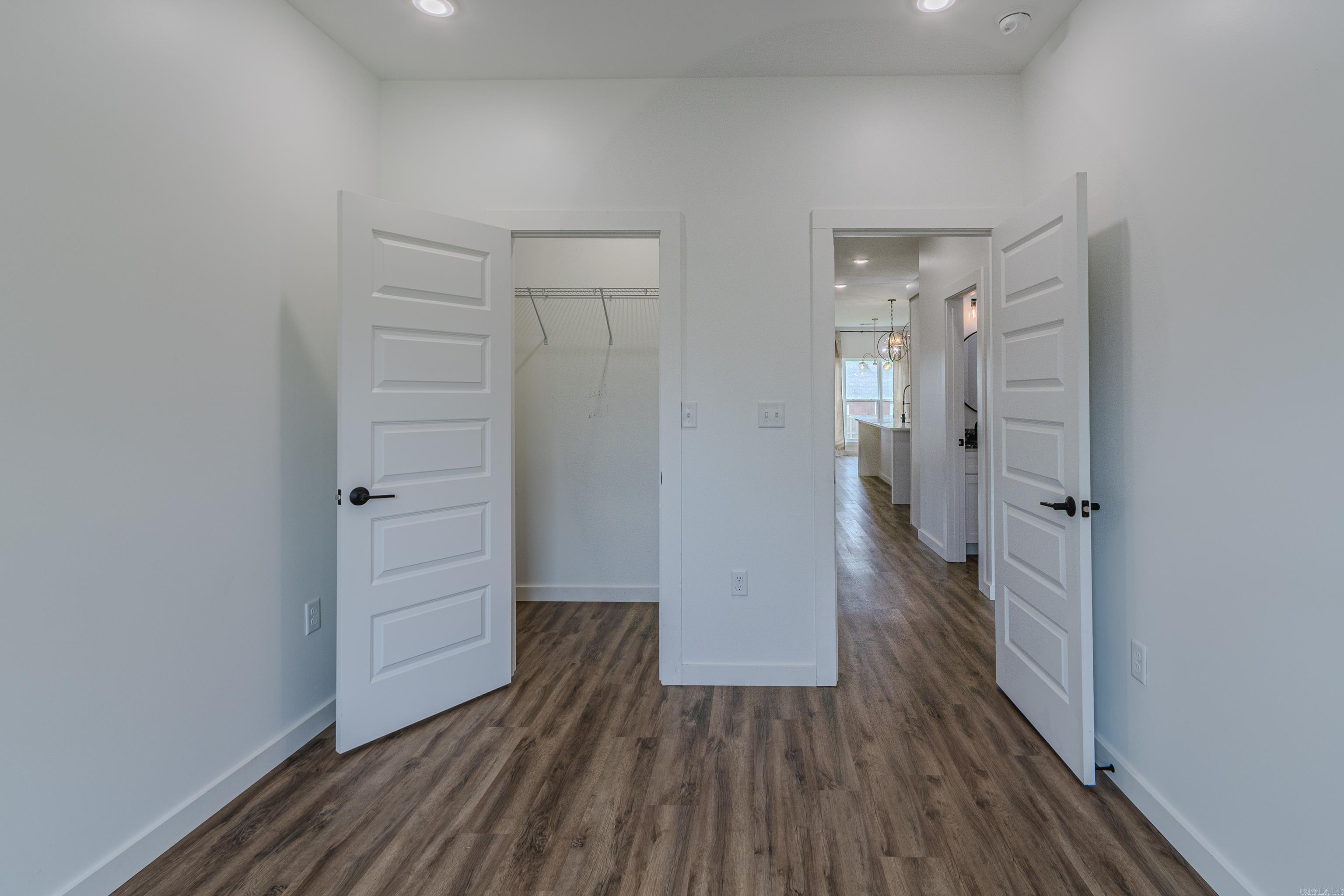 REGISTER ESTATES - Residential