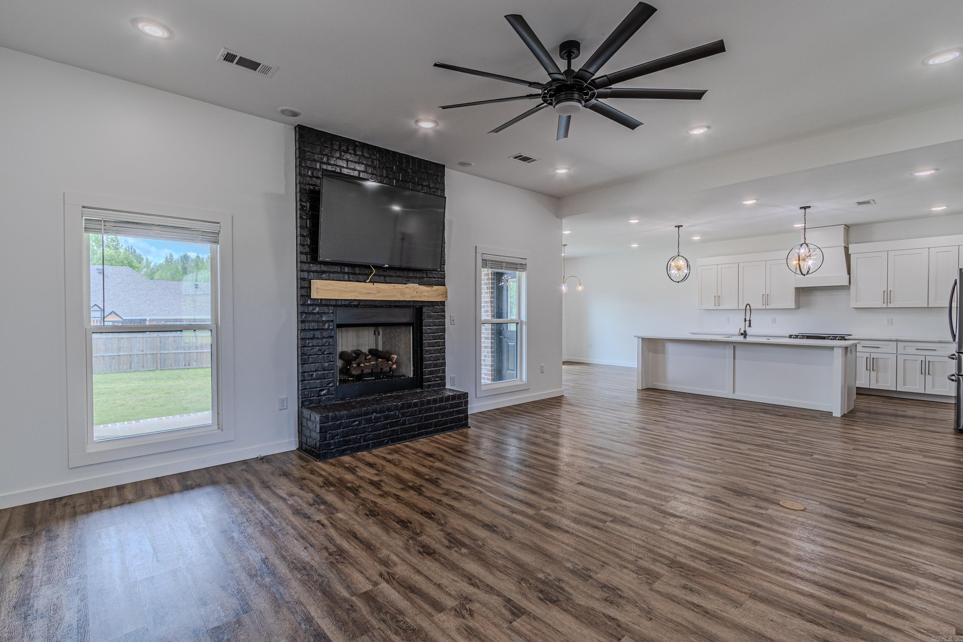 REGISTER ESTATES - Residential