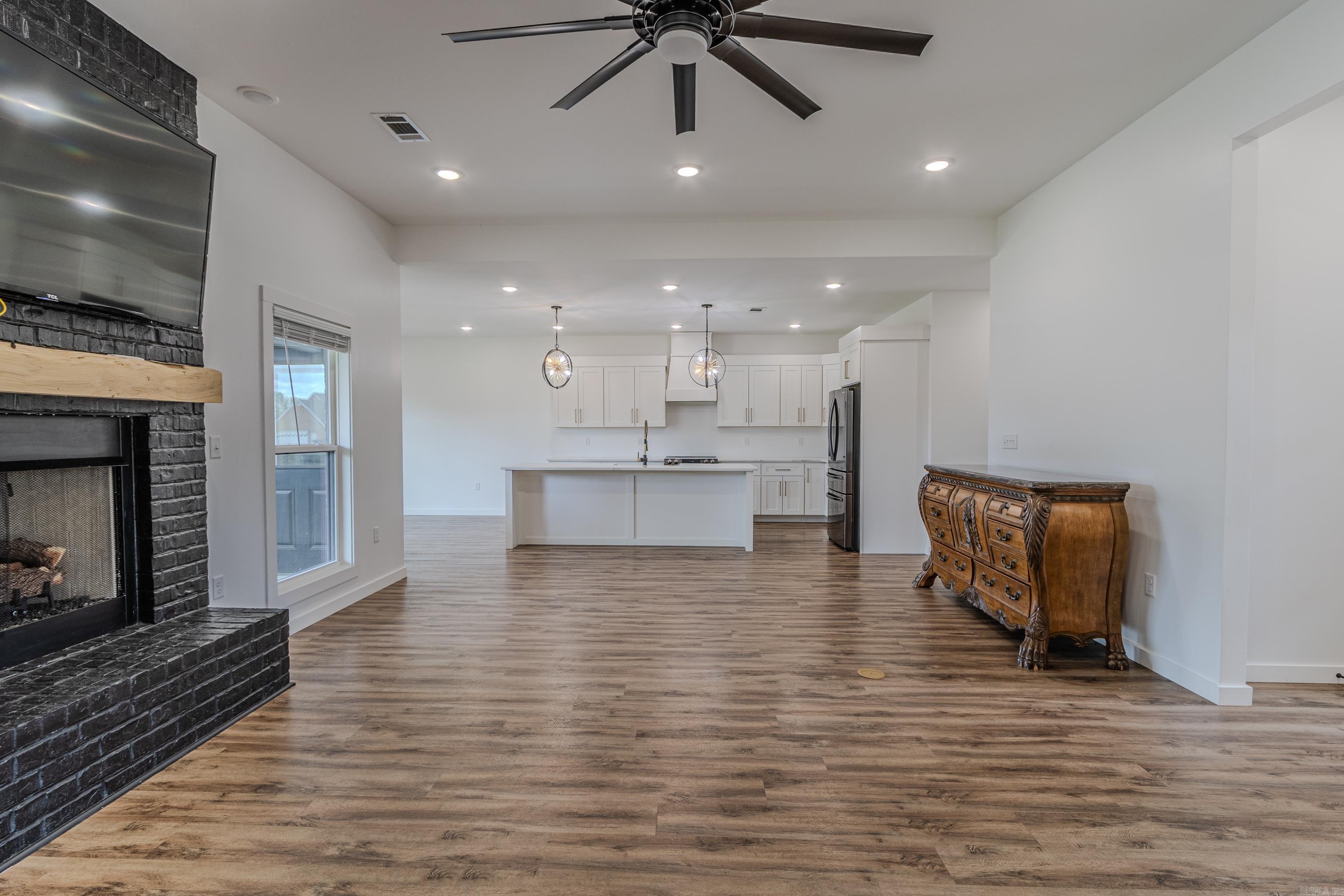 REGISTER ESTATES - Residential