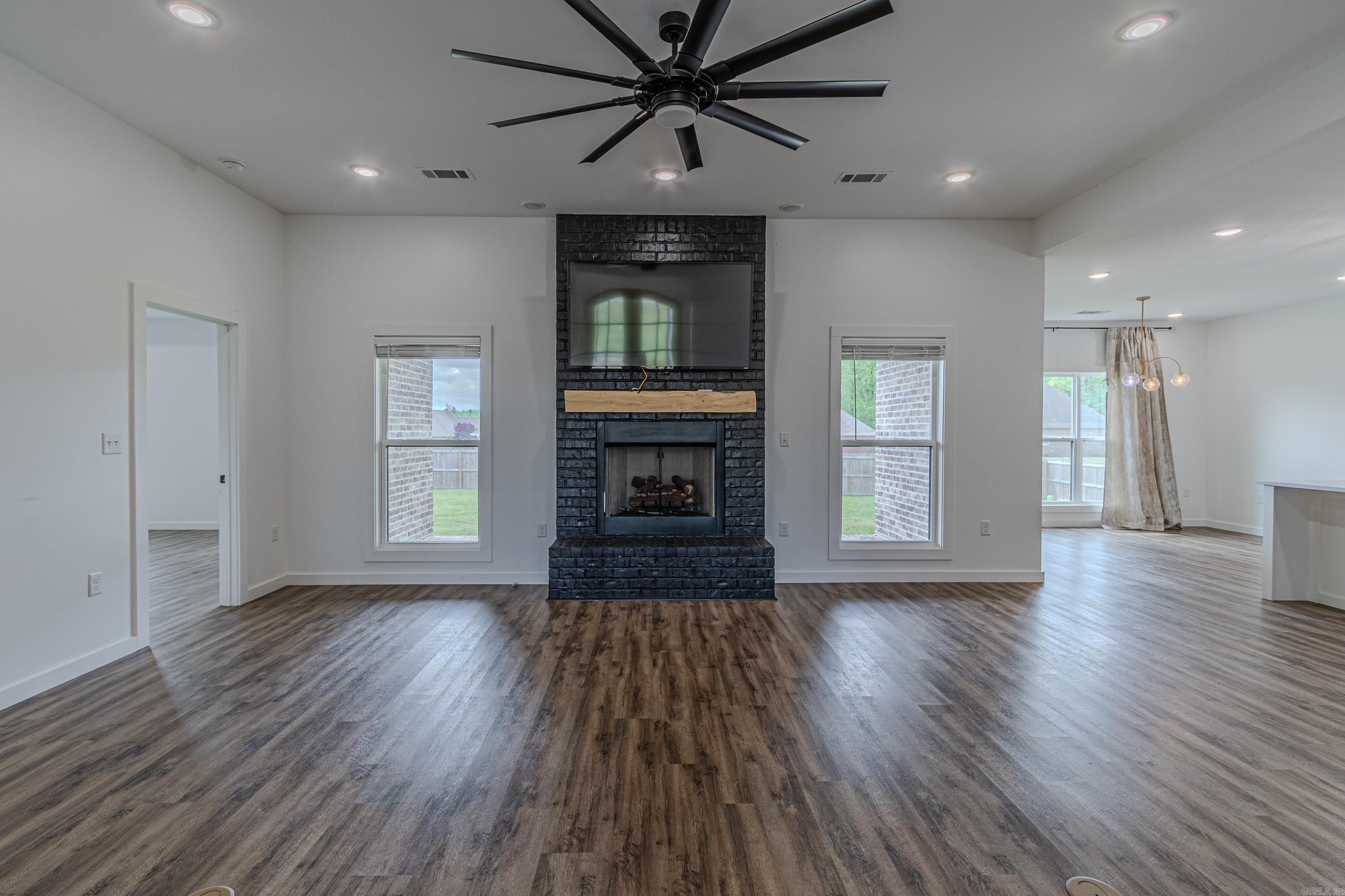 REGISTER ESTATES - Residential