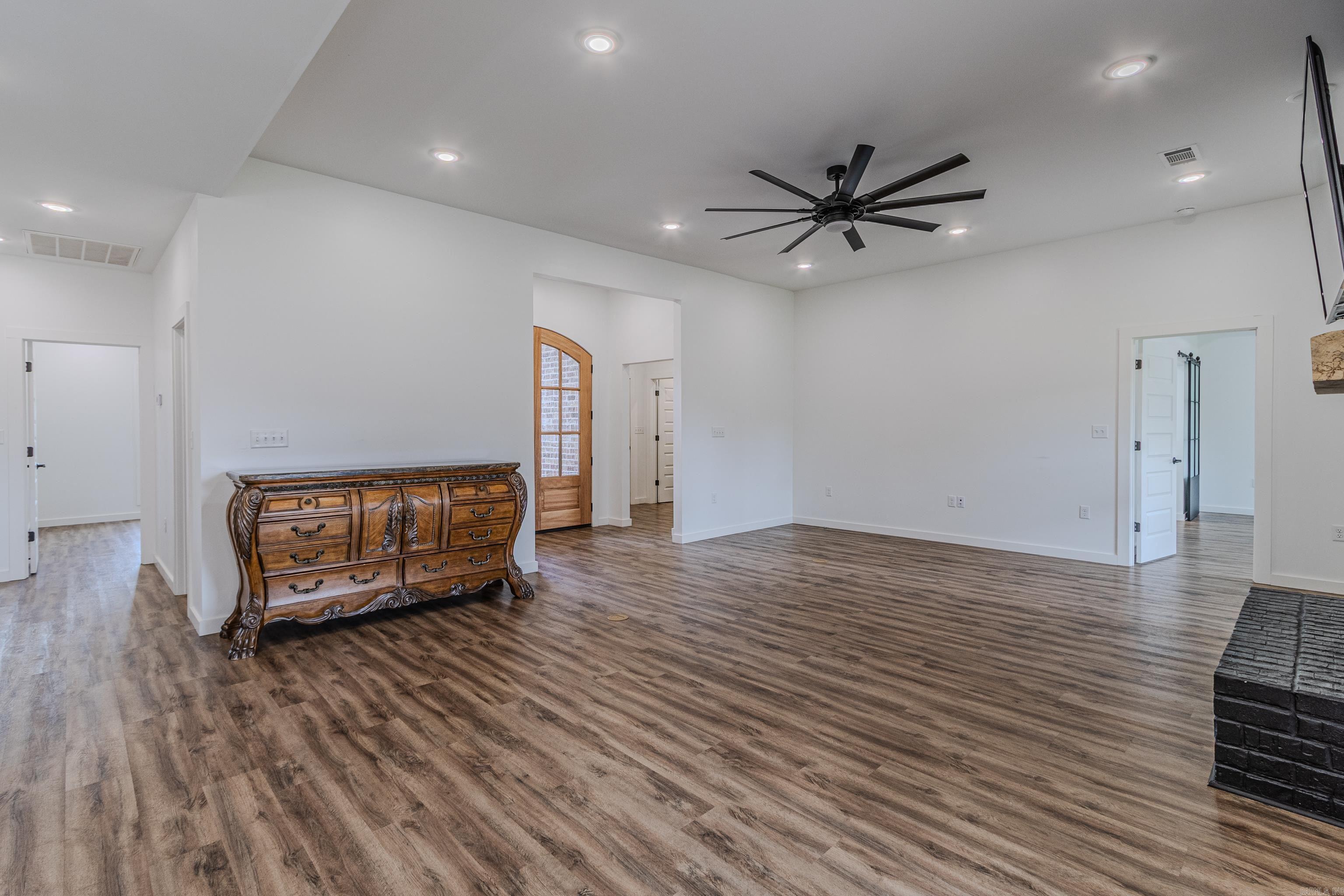 REGISTER ESTATES - Residential