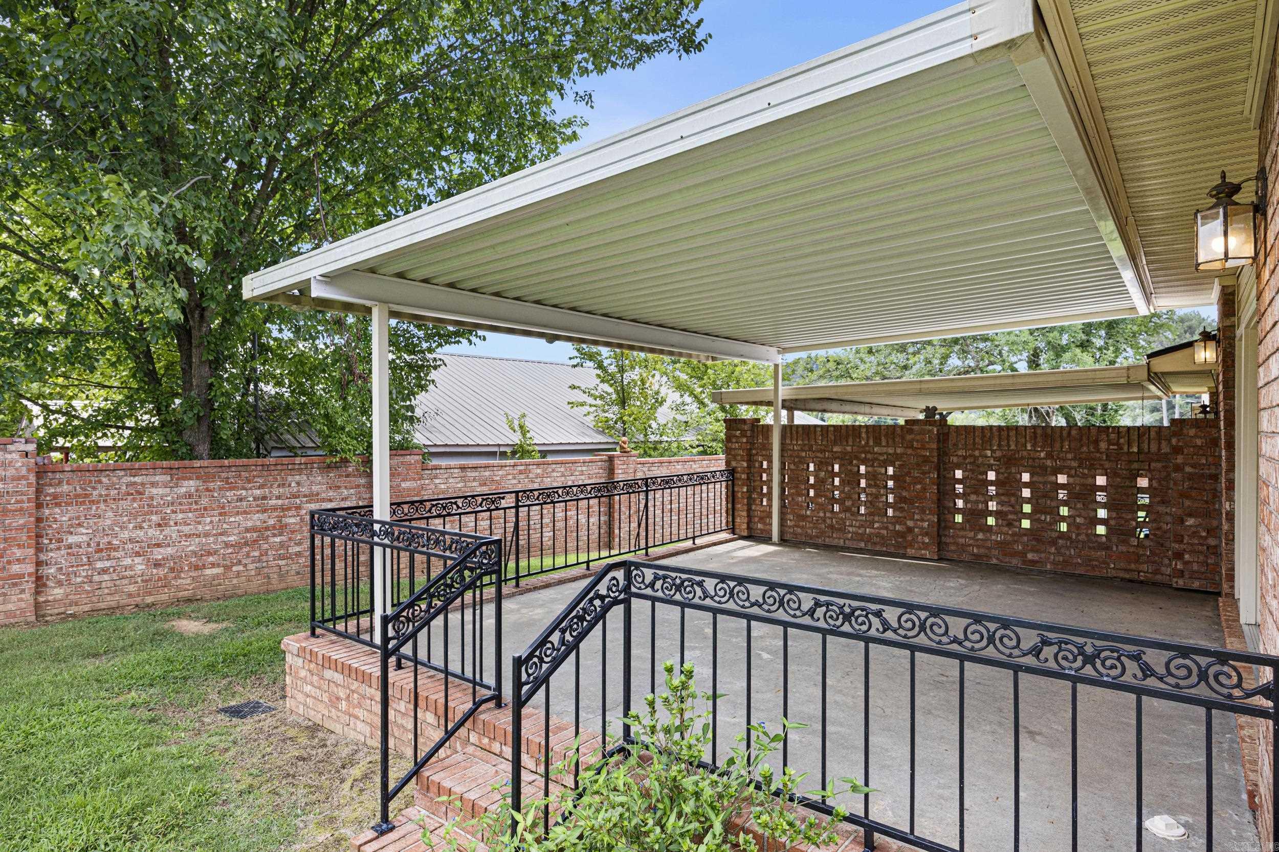 CLUB ROAD VILLAGE PROPERTY REGIM - Residential