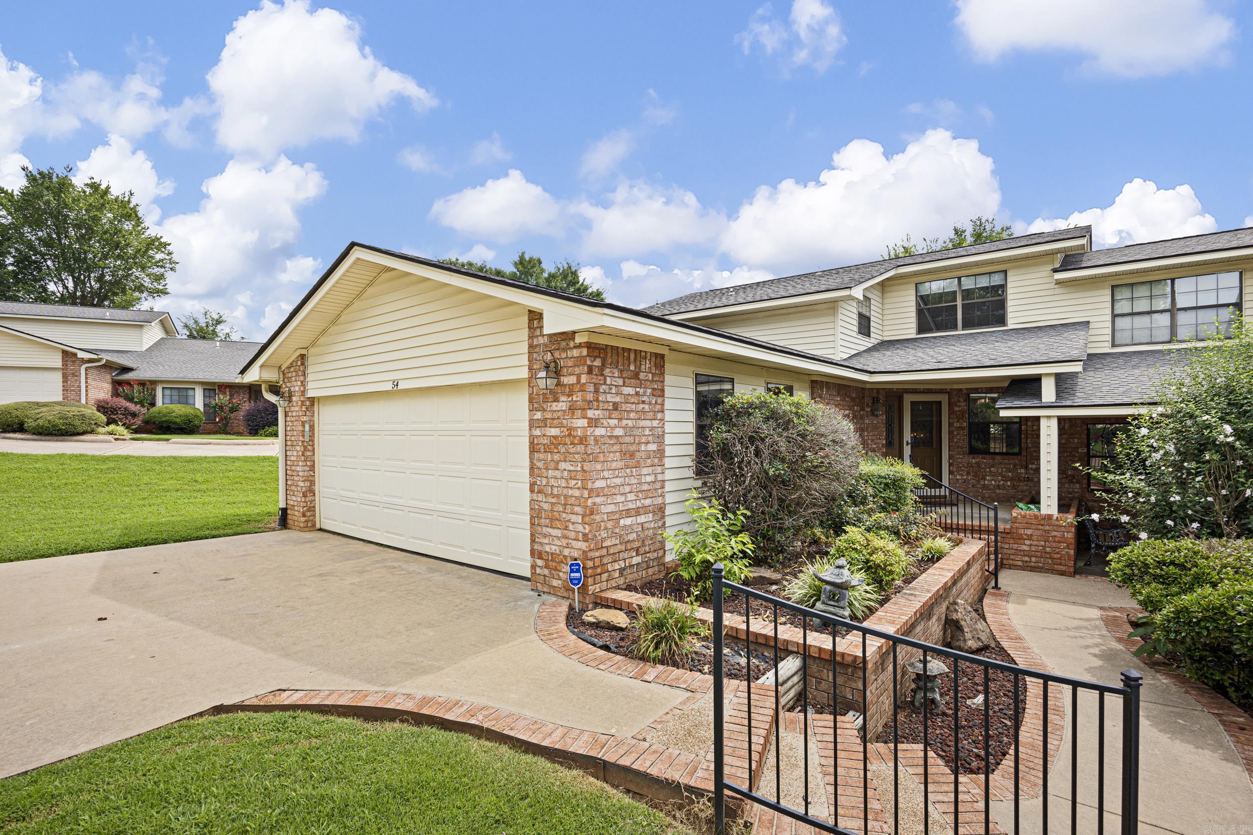 CLUB ROAD VILLAGE PROPERTY REGIM - Residential