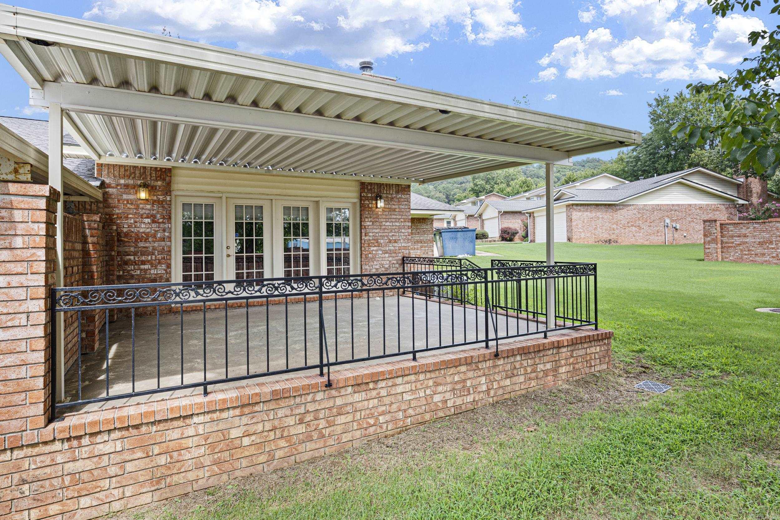 CLUB ROAD VILLAGE PROPERTY REGIM - Residential
