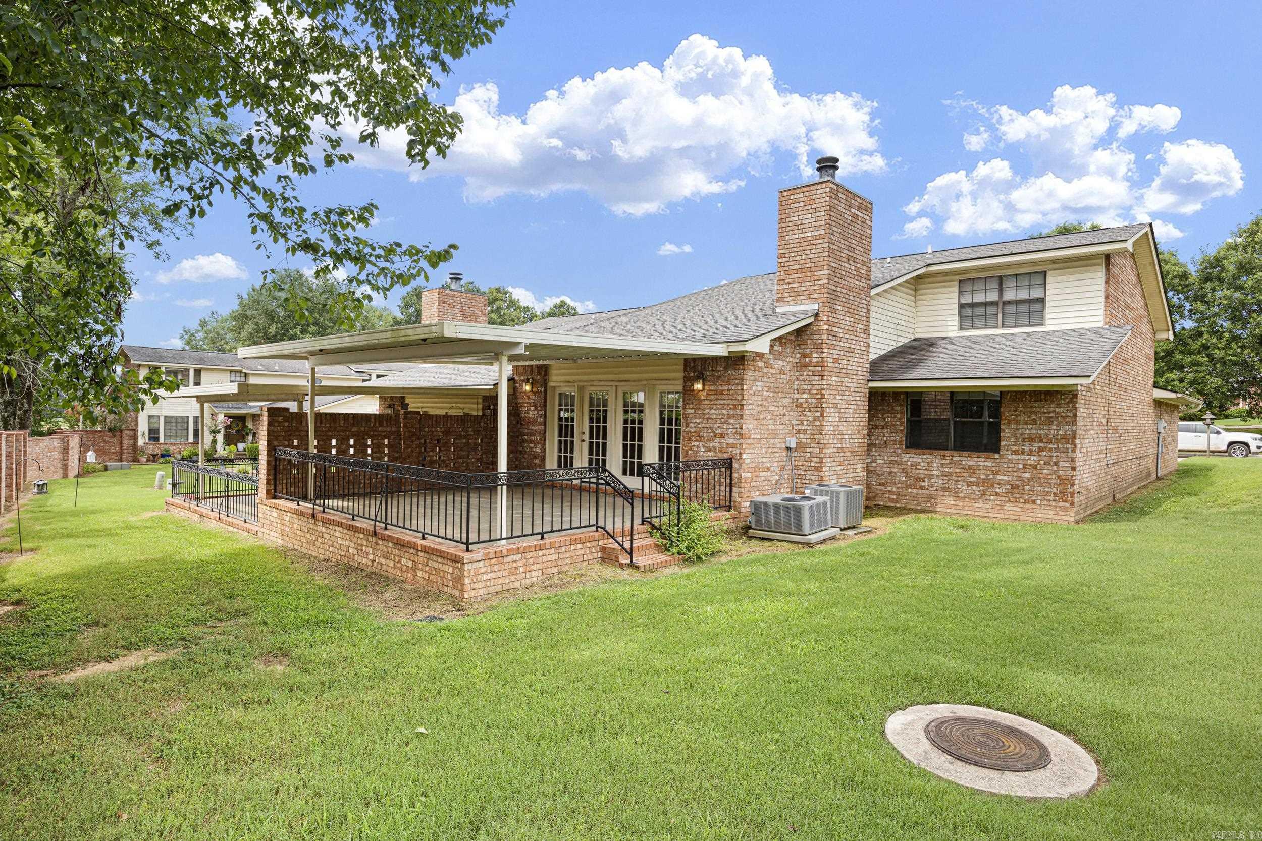 CLUB ROAD VILLAGE PROPERTY REGIM - Residential