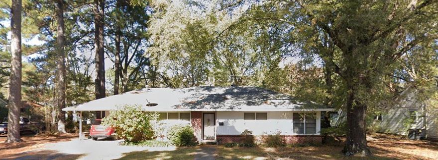3 bd, 1 1/2 ba. home in Pine Bluff, AR. close to JRMC. Built in 1951
