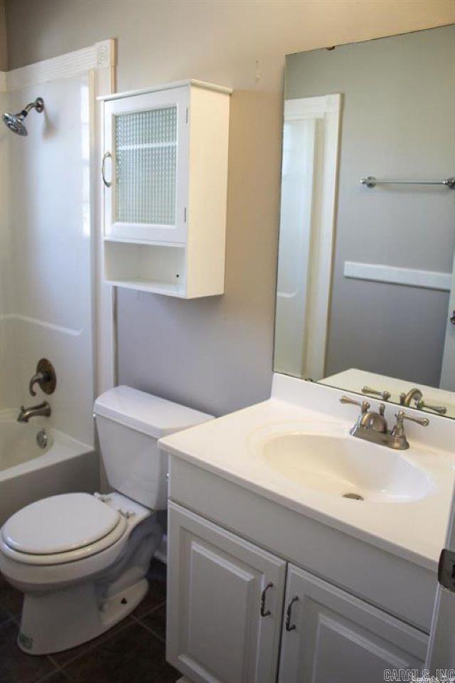 PARKWAY PLACE - Residential Lease