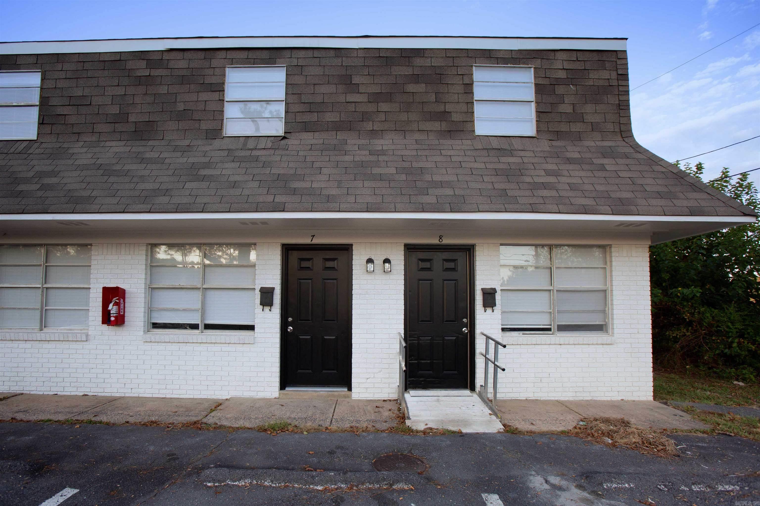 2BD/1.5BA apartment that is conveniently located minutes from I-40 and close to Burns Park. Come check it out before it's gone! The lease for this property is for 18 months with a 3% increase after the first year and income has to be three times the amount of rent unless you have a housing voucher.