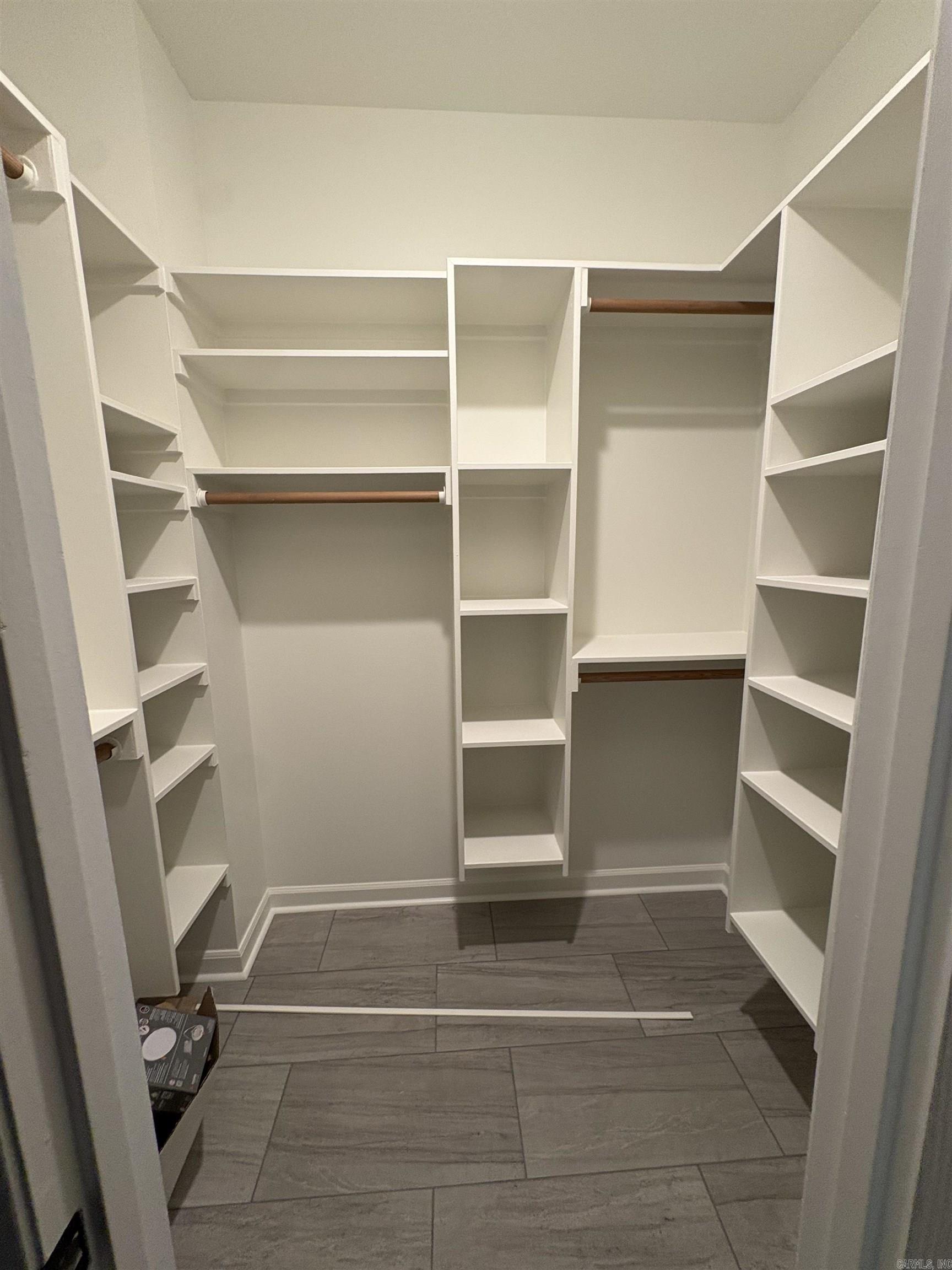 RIVER OAKS - Residential