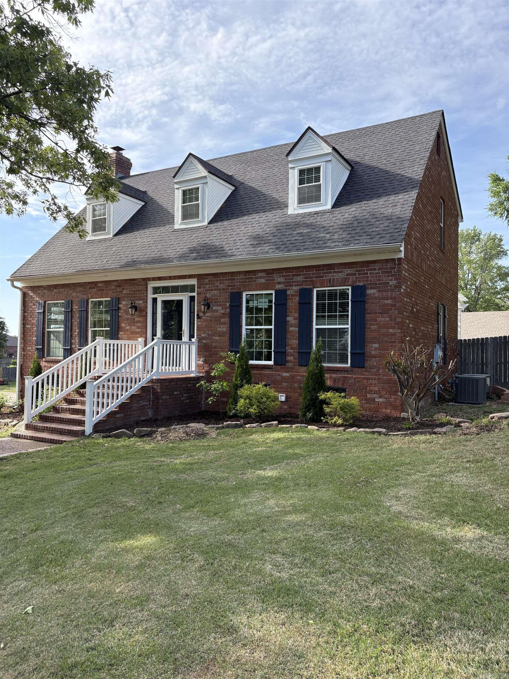 RIVER OAKS - Residential