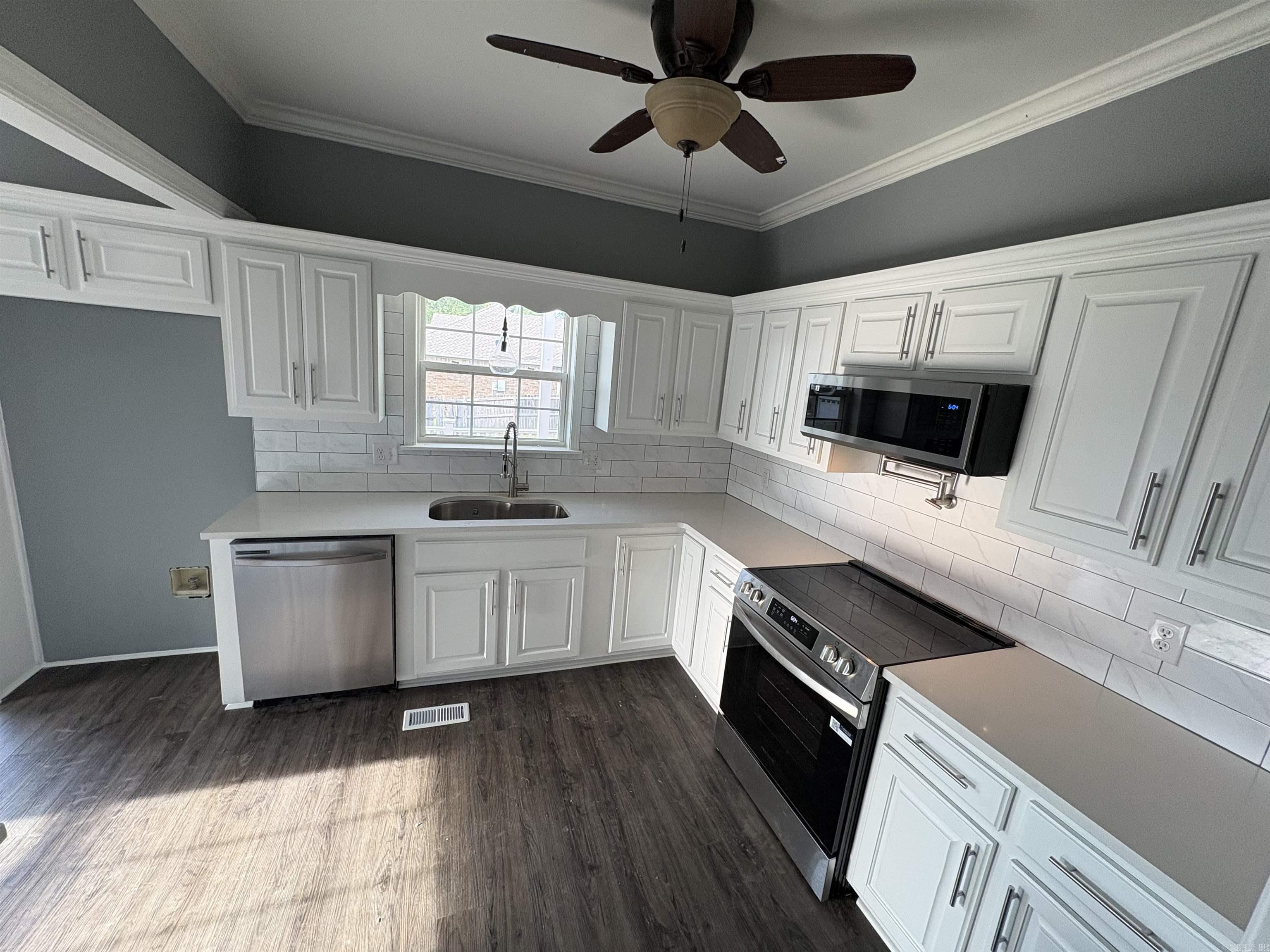 RIVER OAKS - Residential