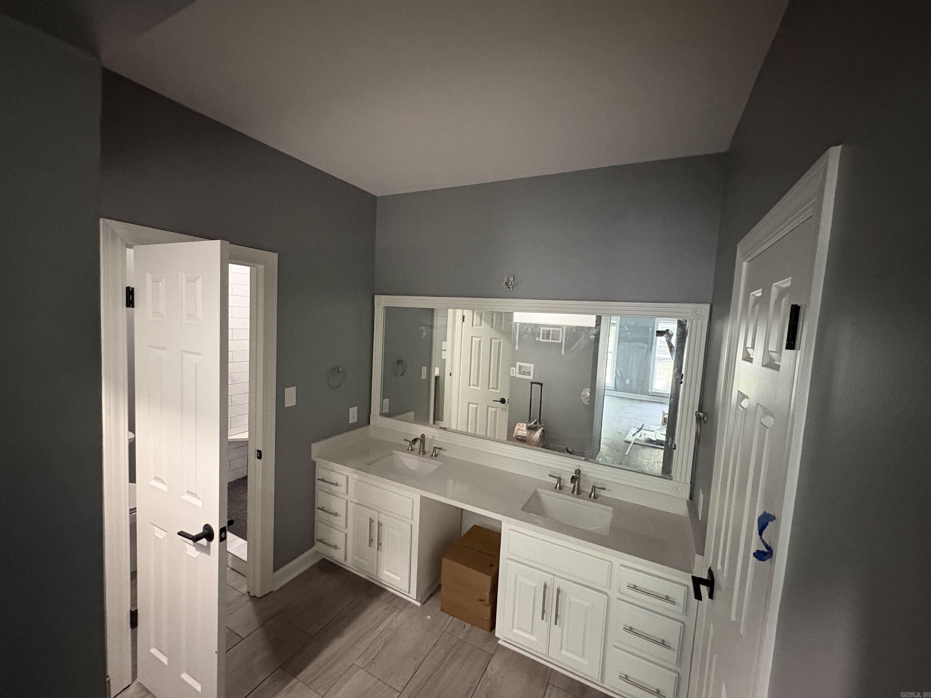 RIVER OAKS - Residential