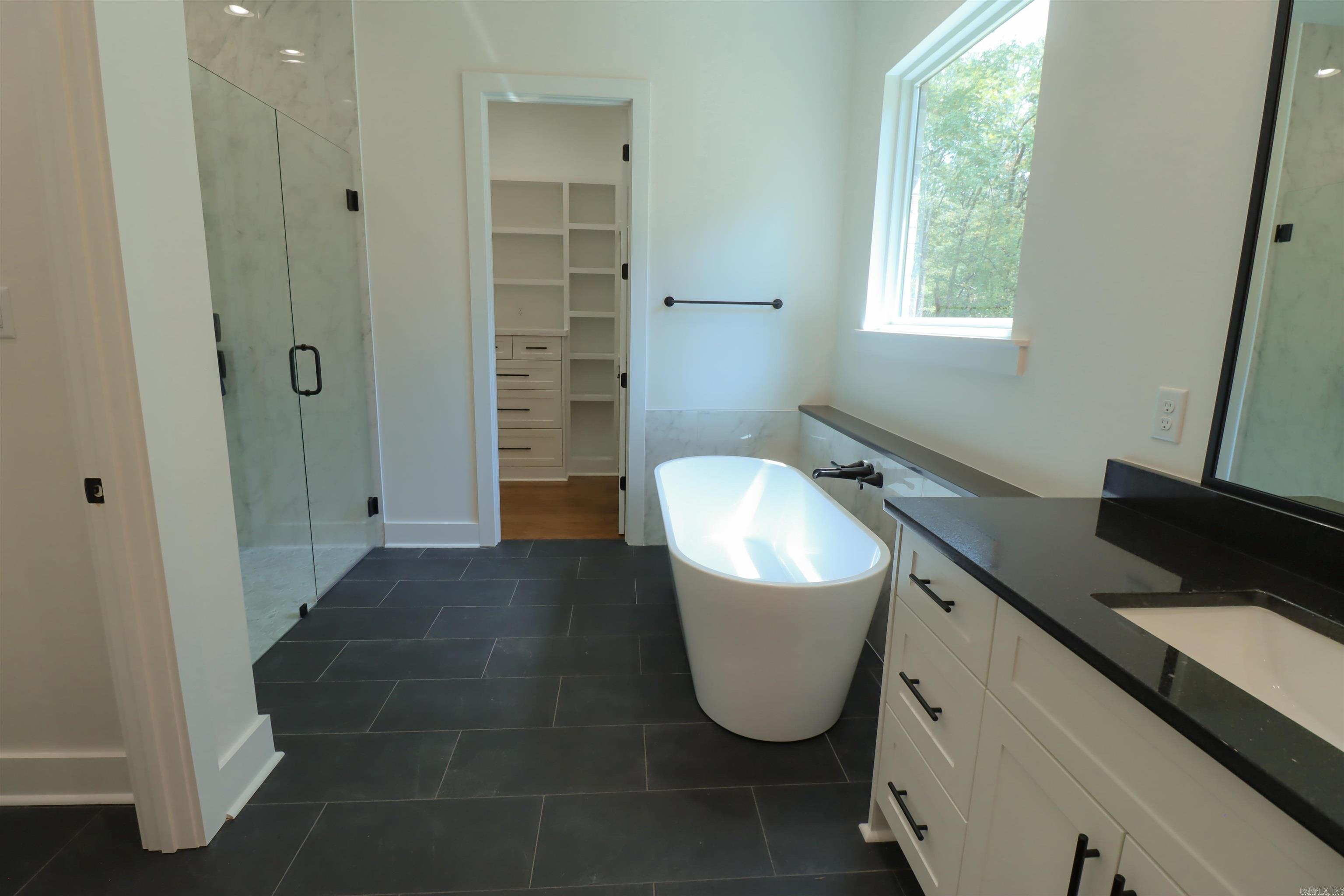 AVILLA MANOR - Residential