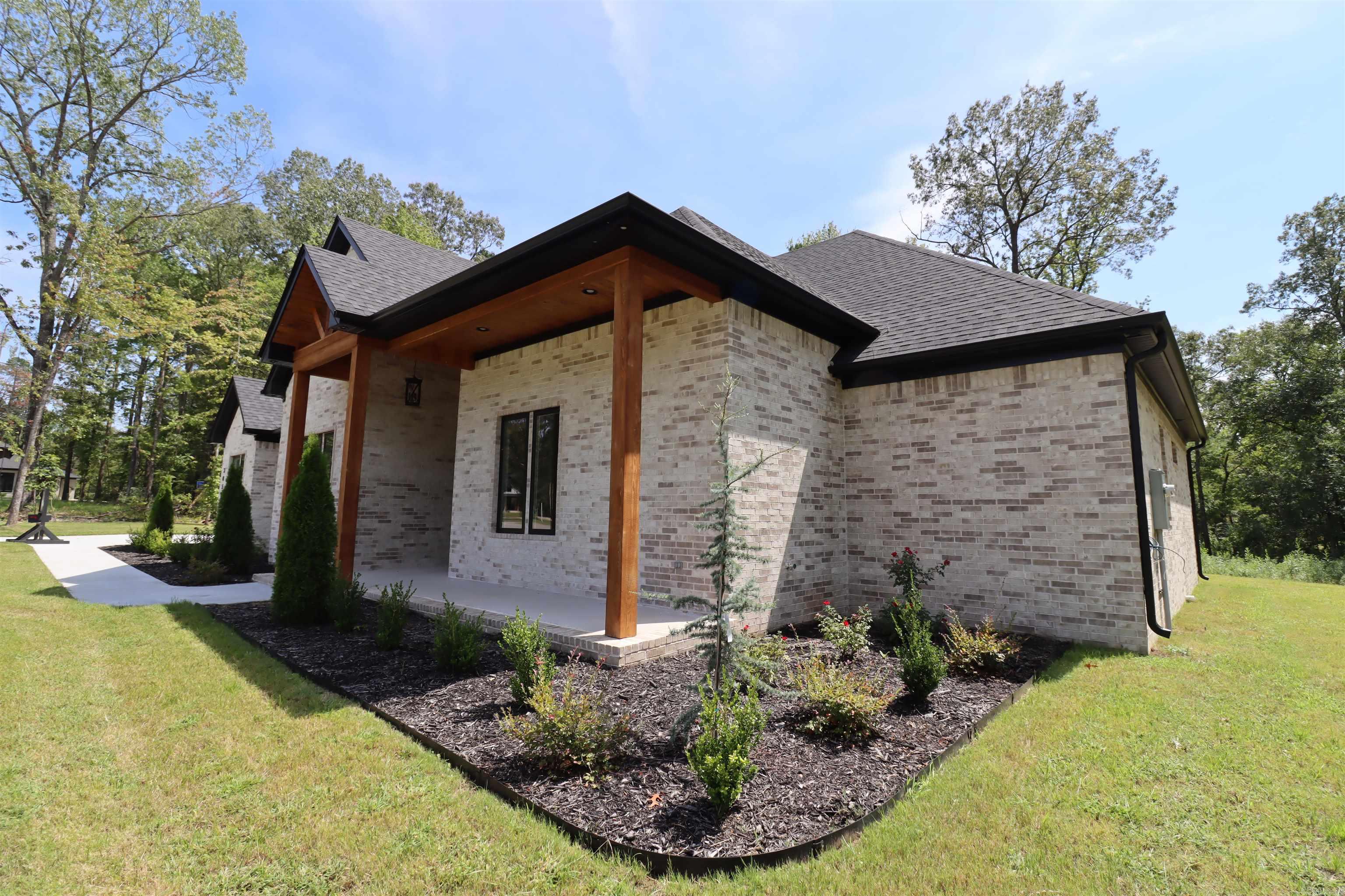 AVILLA MANOR - Residential