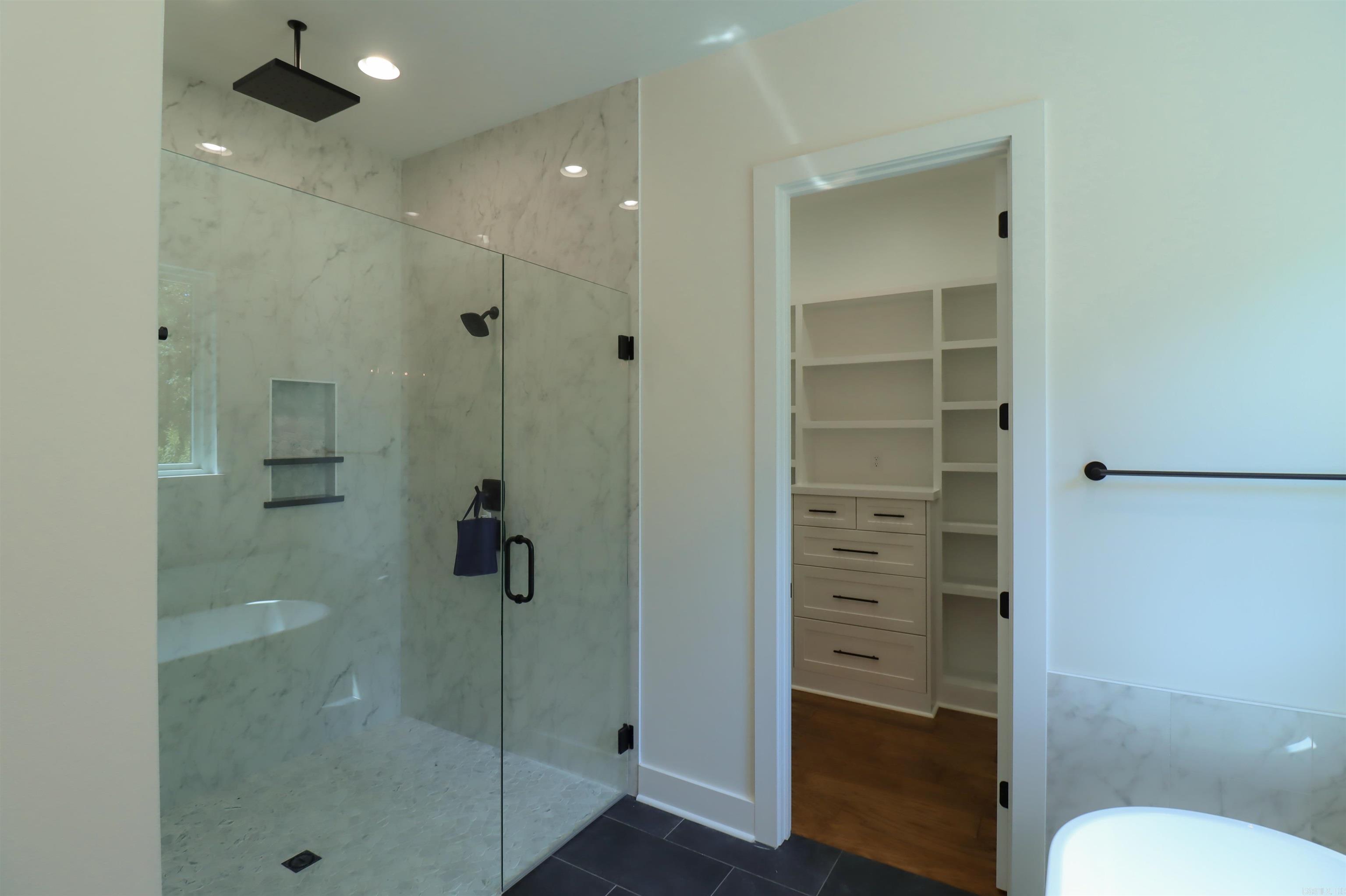 AVILLA MANOR - Residential