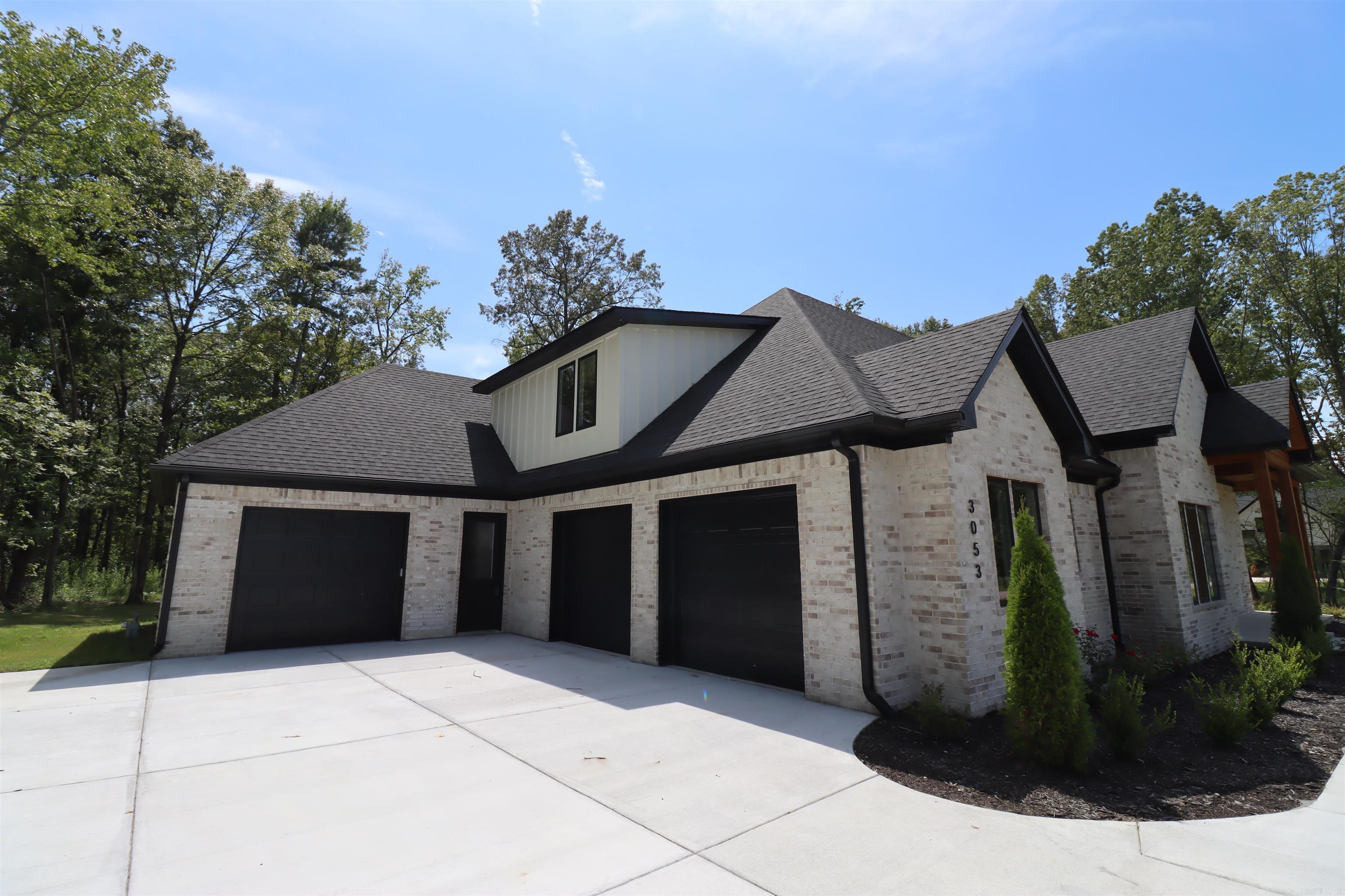 AVILLA MANOR - Residential