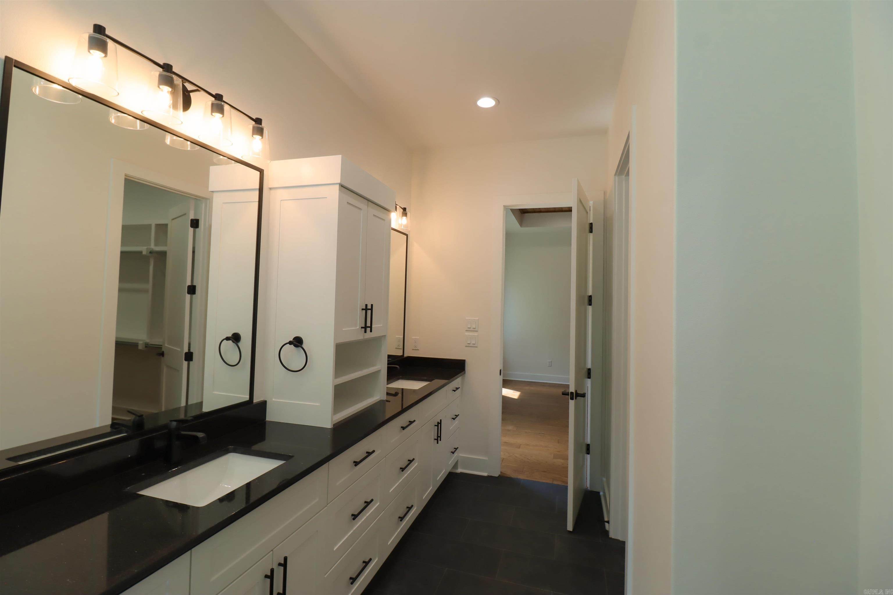 AVILLA MANOR - Residential