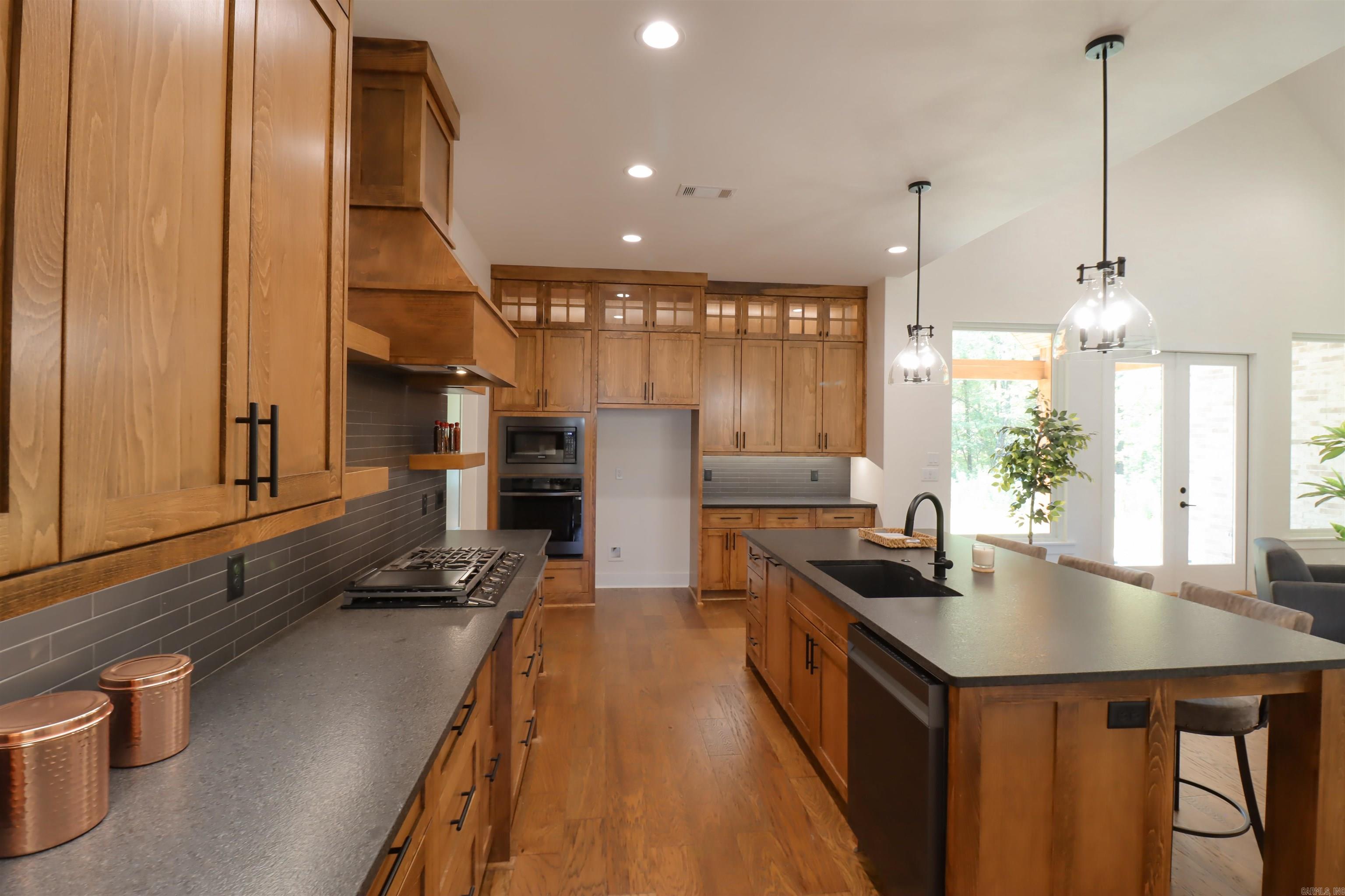 AVILLA MANOR - Residential