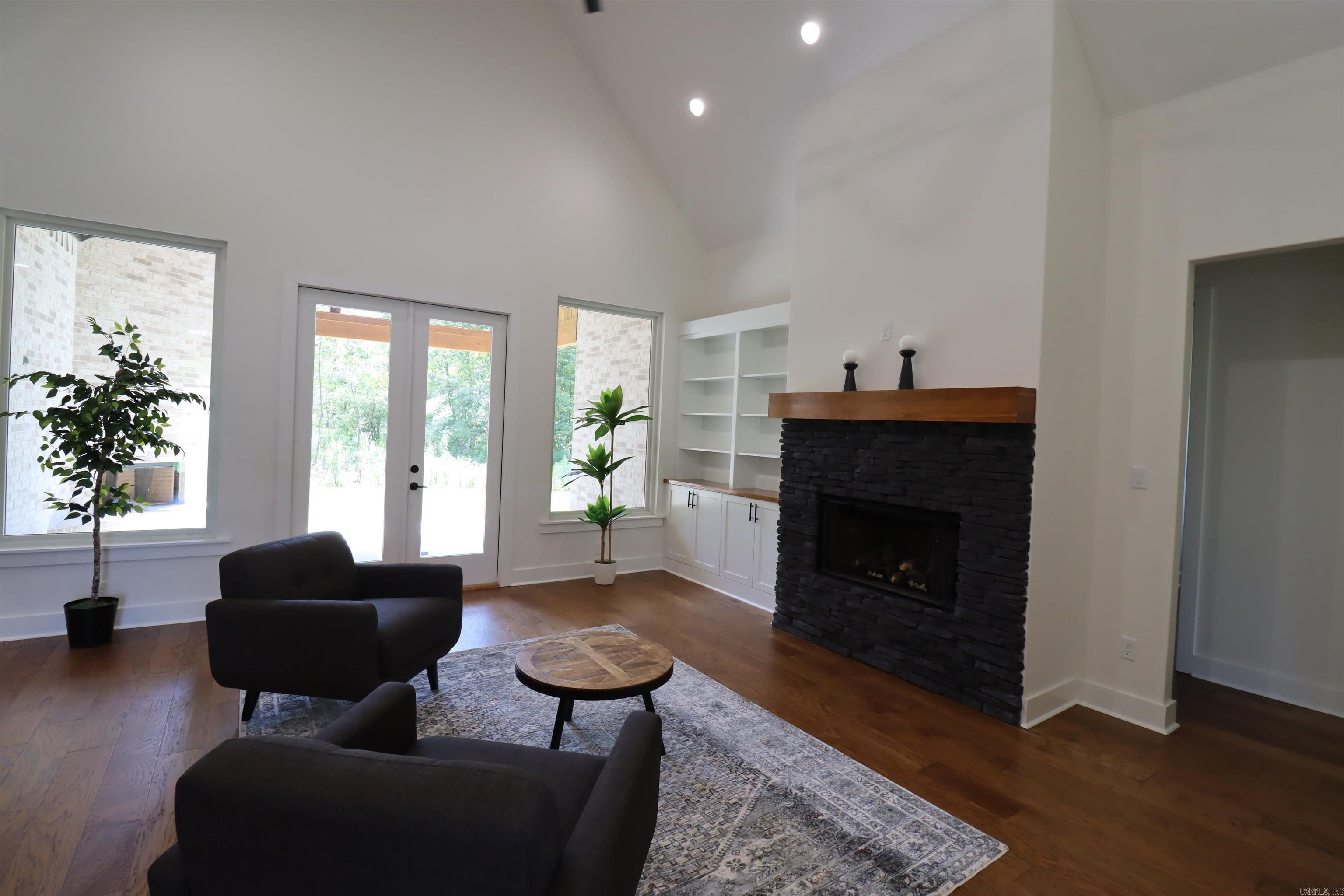 AVILLA MANOR - Residential