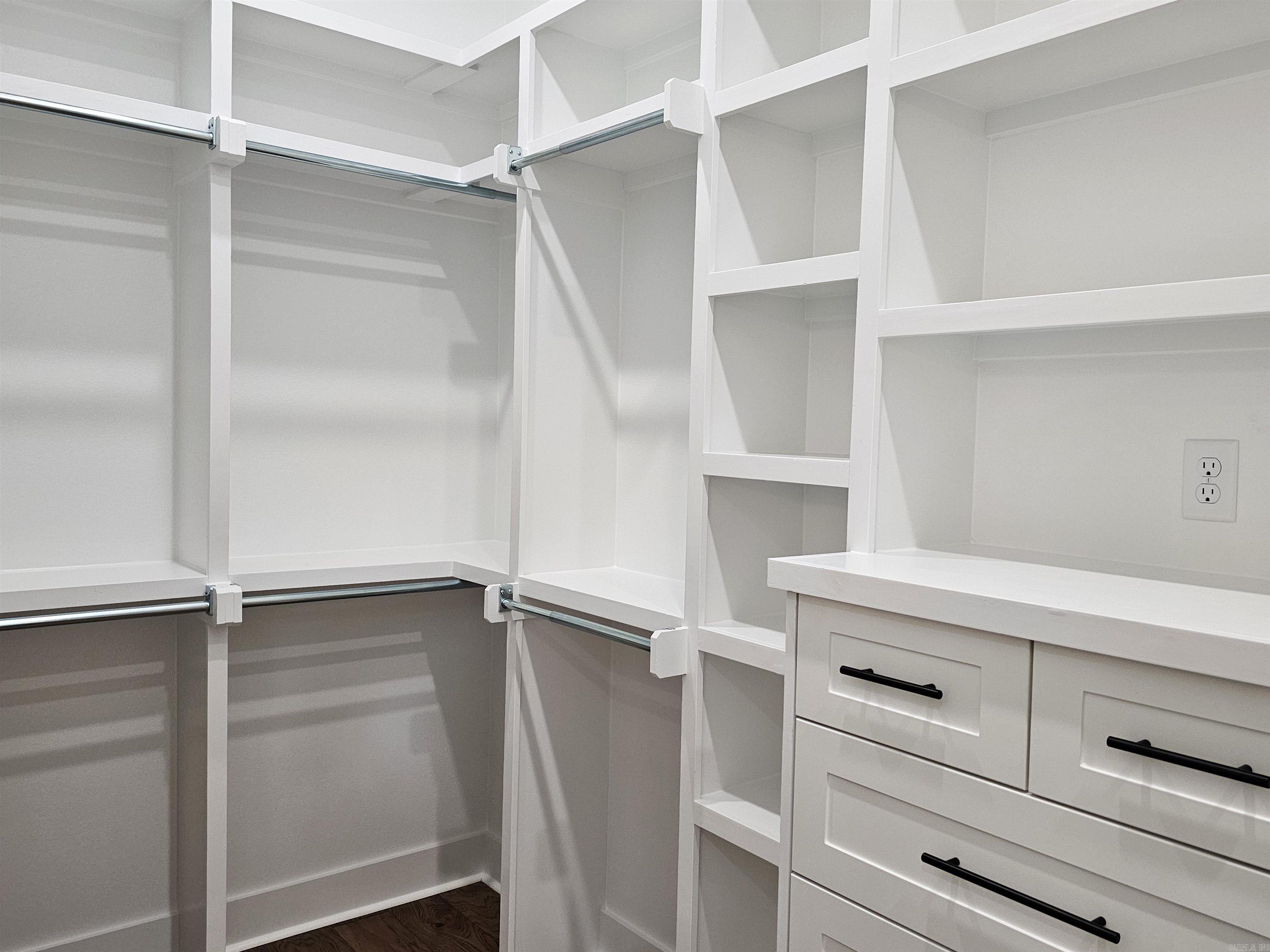 AVILLA MANOR - Residential