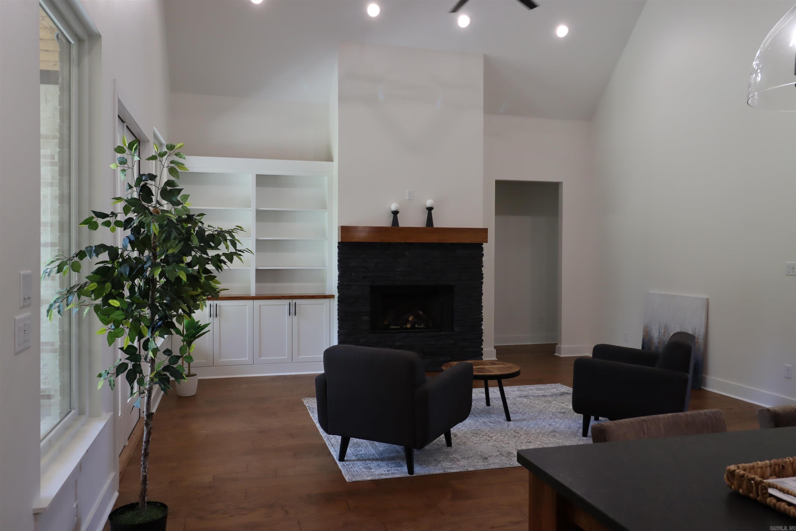 AVILLA MANOR - Residential