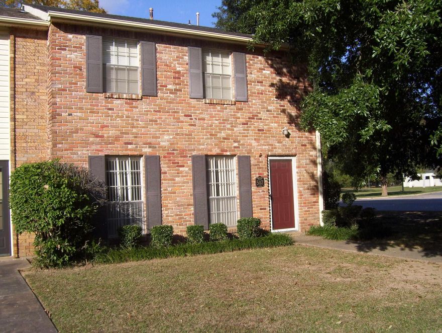 Come and check out this move in ready Condo, with 3 bds / 2.5 baths, living rm, dining areas, breakfast bar, large patio, 2 car covered parking, outside storage building, new carpet, new roof, new toilets, washer/dryer hook up, vanities, condo located on a corner lot in a quiet neighborhood.   GREAT LOCATION FOR MEDICAL PROFESSIONALS AT LESS THAN A MILE FROM JRMC.  GREAT FOR INVESTMENT PROPERTY.