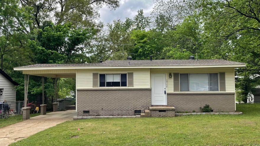 If you are needing a smaller home or an investment property, this is the perfect house for you! This 3 bedroom 1 bath home is in move-in condition.  In the last two years, seller has upgraded with a new roof, water heater, and furnace.  The exterior is brick and vinyl siding.  The back yard is fenced and is large enough for the children to have fun playing or for everyone to just sit and relax.  Don't let this house pass you by!