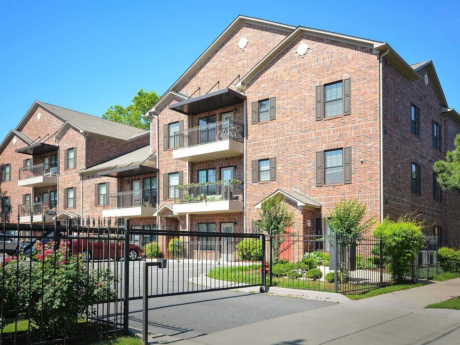 16 Unit Apartment building