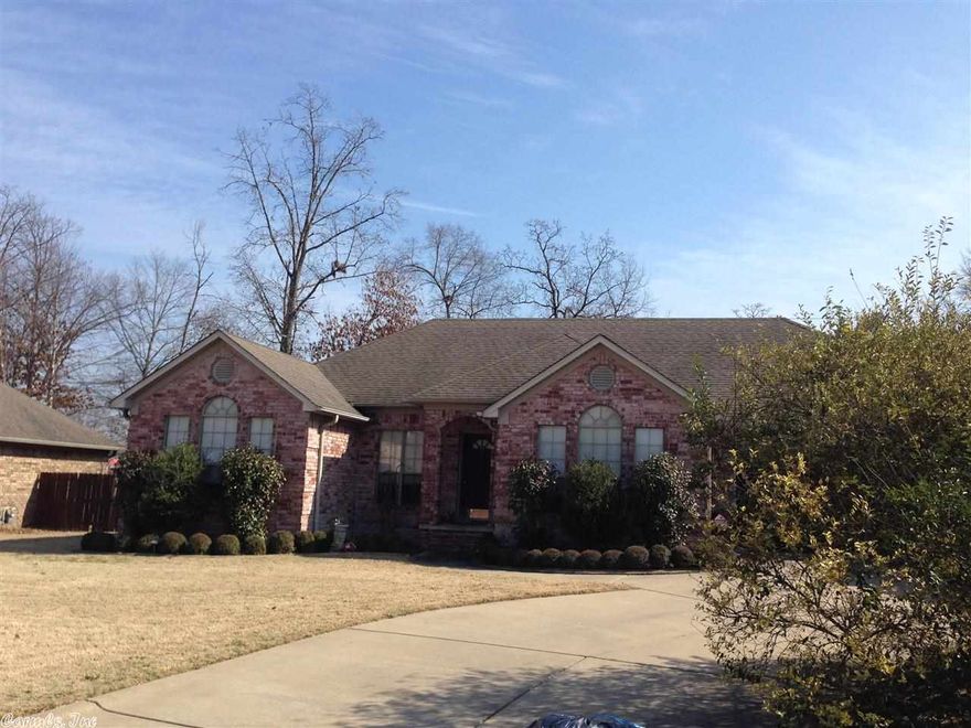 Wonderful home with inground swimming pool! Kitchen has been updated with granite and tile backsplash and antique wash on kitchen cabinetry.  Hardwood flooring, big walk in closets, tray ceiling treatment, 2x6 walls...are just a few of the favorites!  New heat/air system $10,000 !  2003 Fiberglass pool is heated by gas, when needed, 3 1/2'-5 1/2' deep--volleyball pool by Parrot Bay Pools. Shed stays, too. Excellent condition! for comps, see agent notes