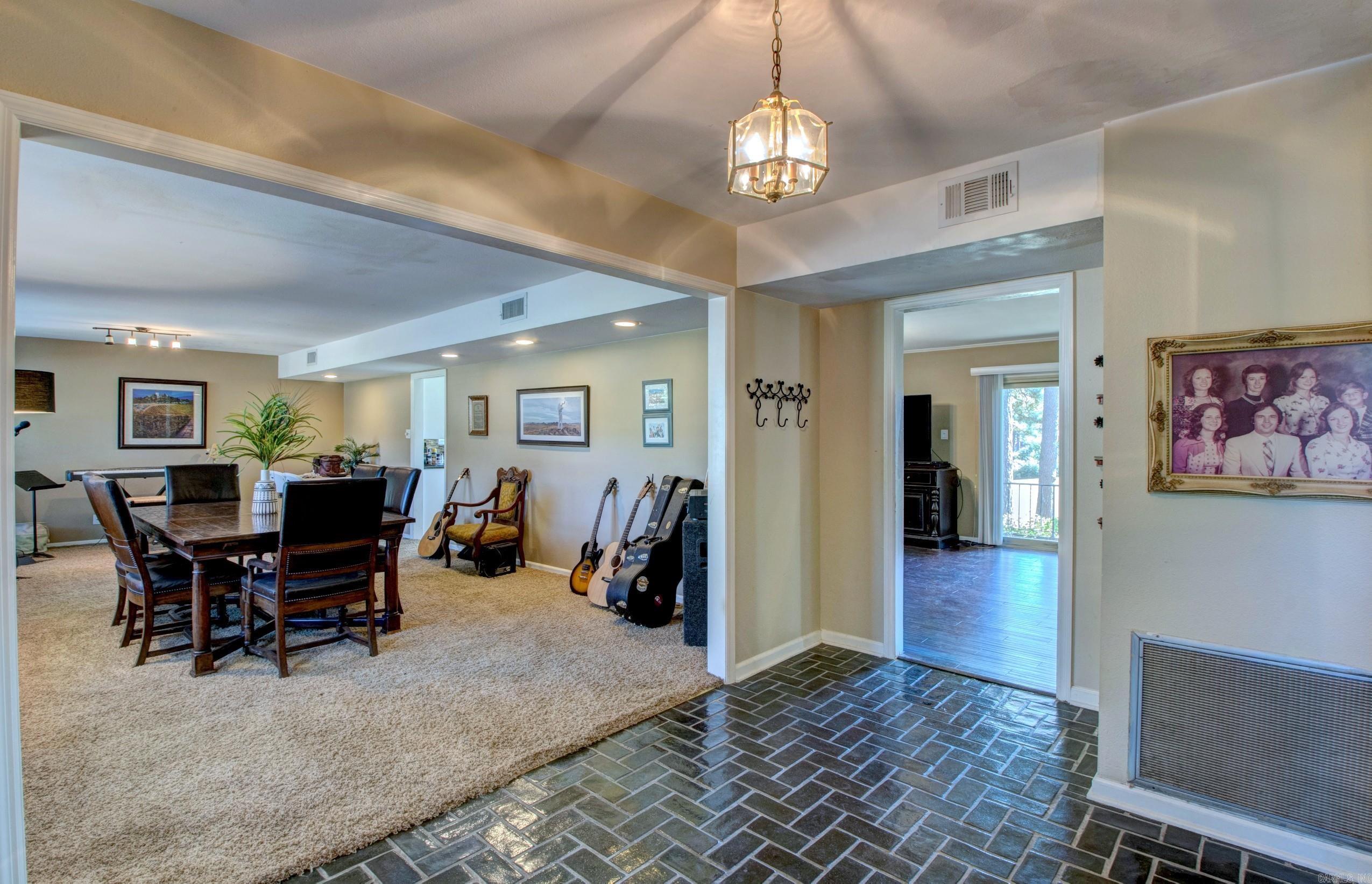 FOXWOOD J - Residential