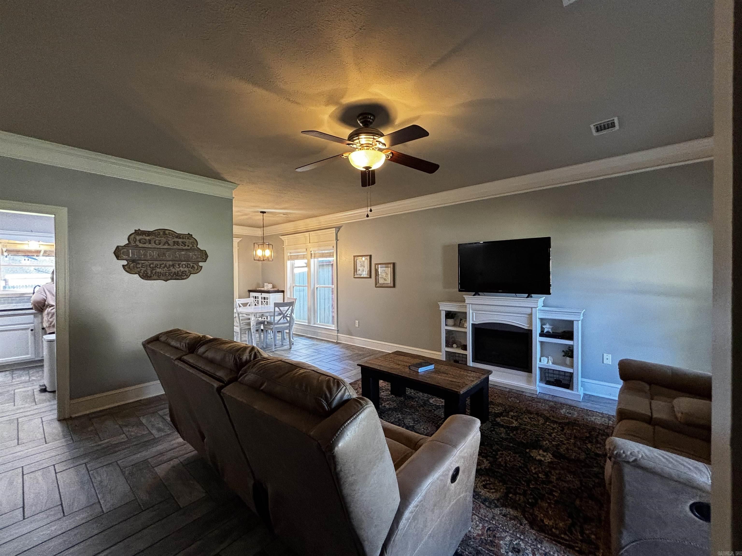 WEST POINTE - Residential