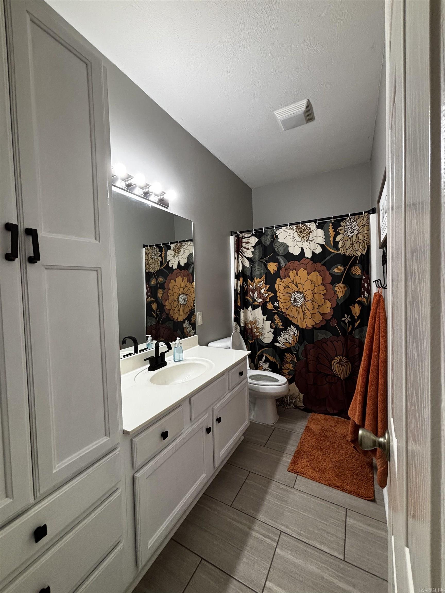 WEST POINTE - Residential