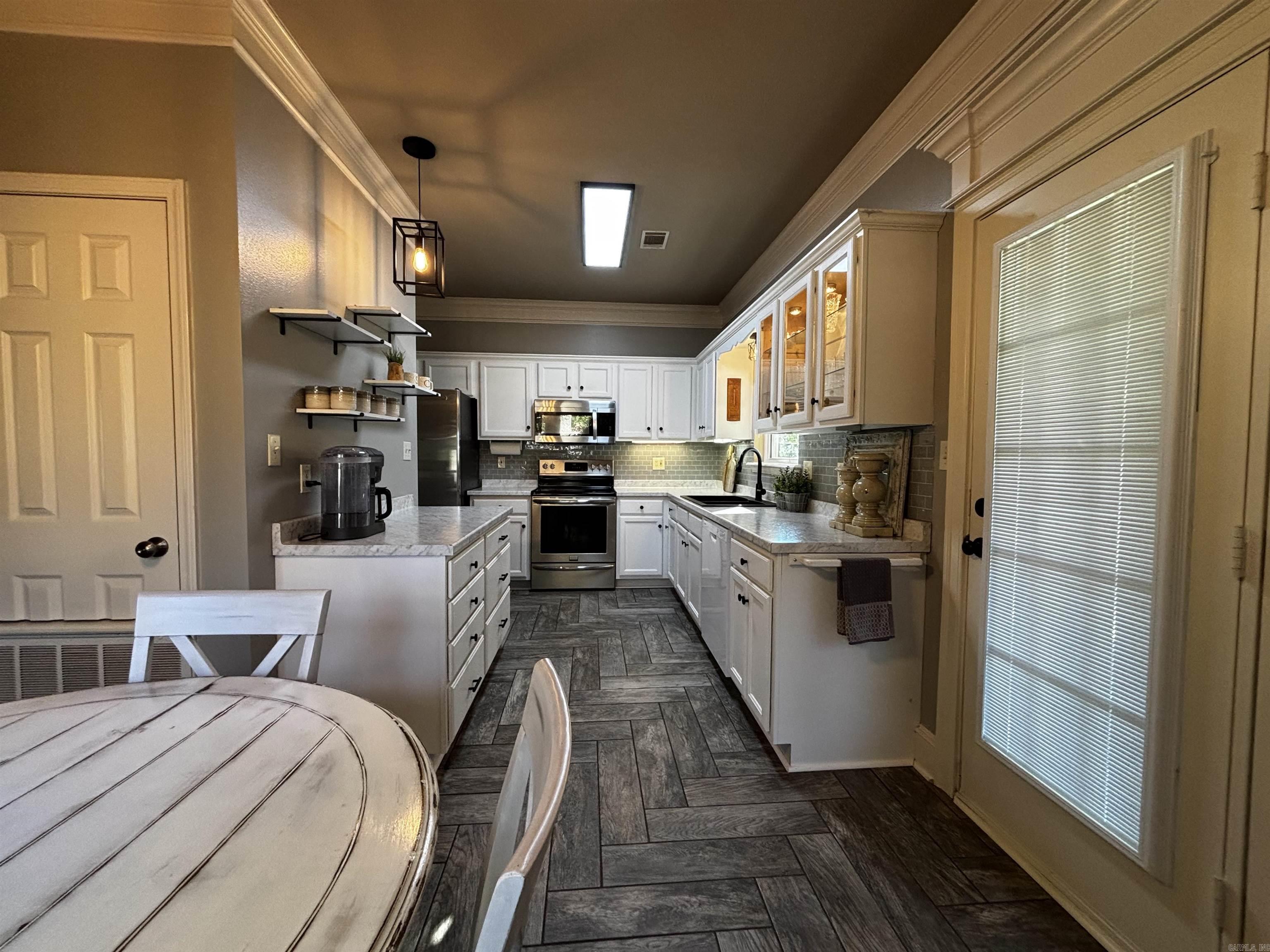 WEST POINTE - Residential