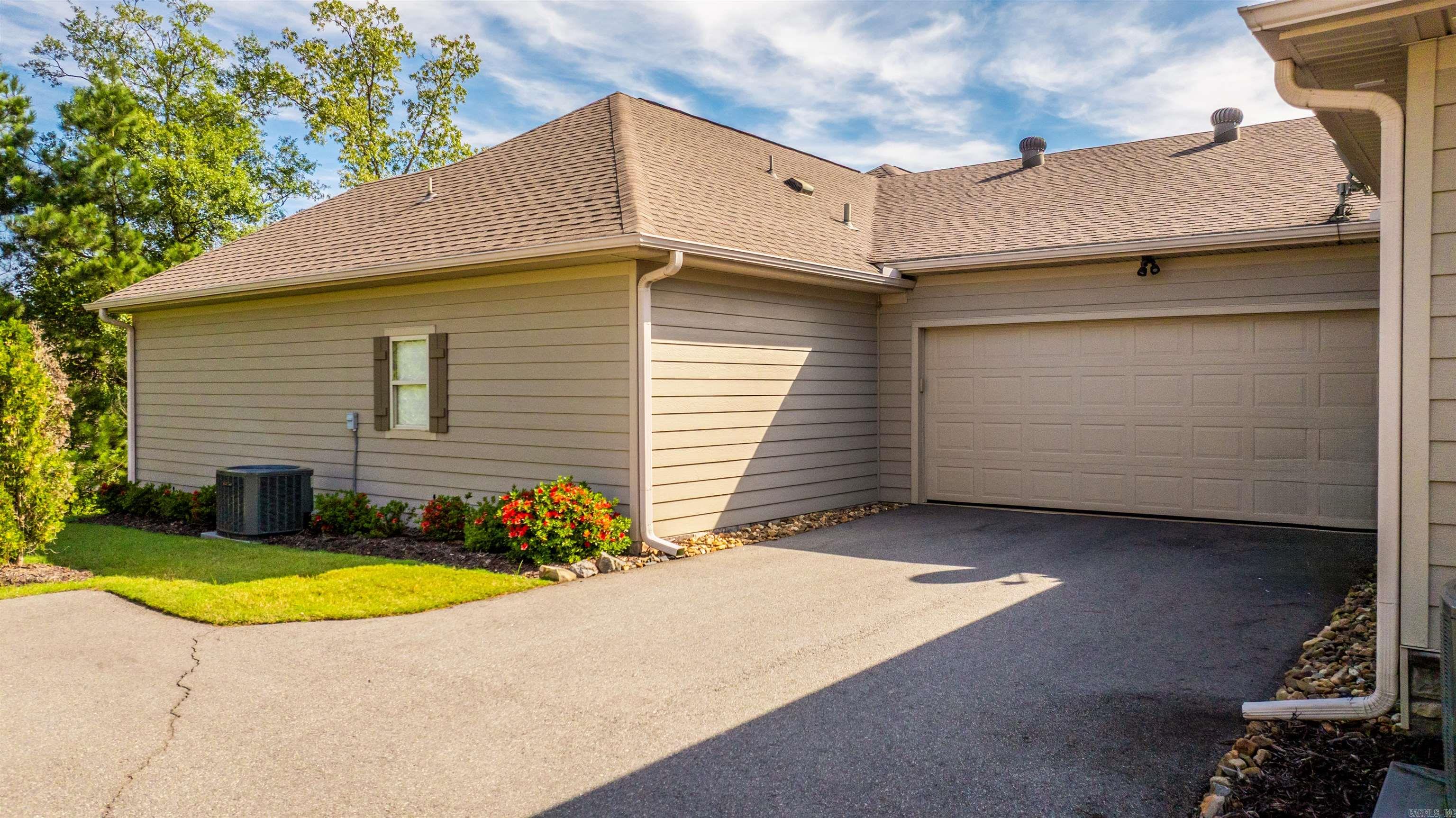MOUNTAIN TERRACE ESTATES TOWNHOM - Residential