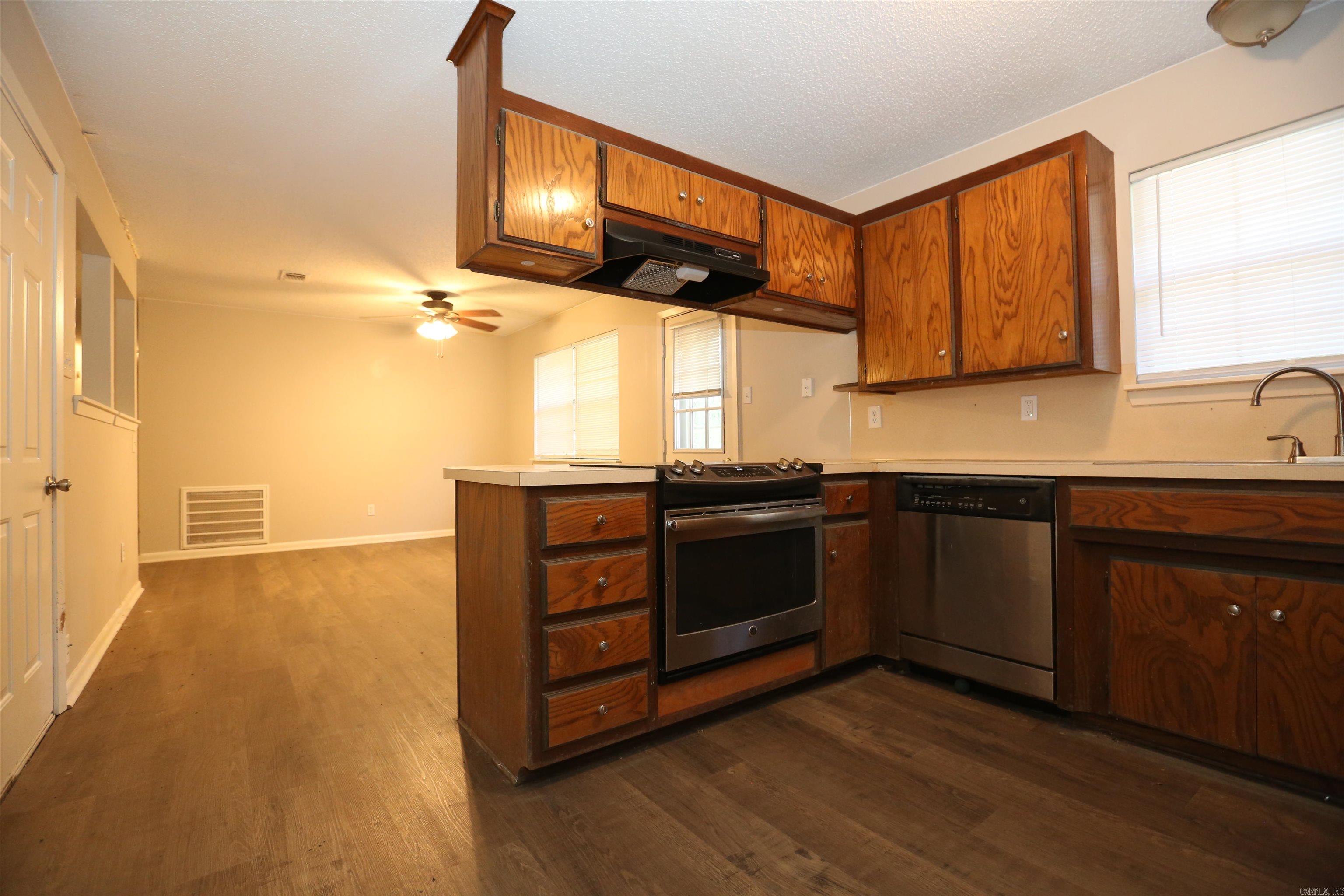 OAK CREEK - Residential