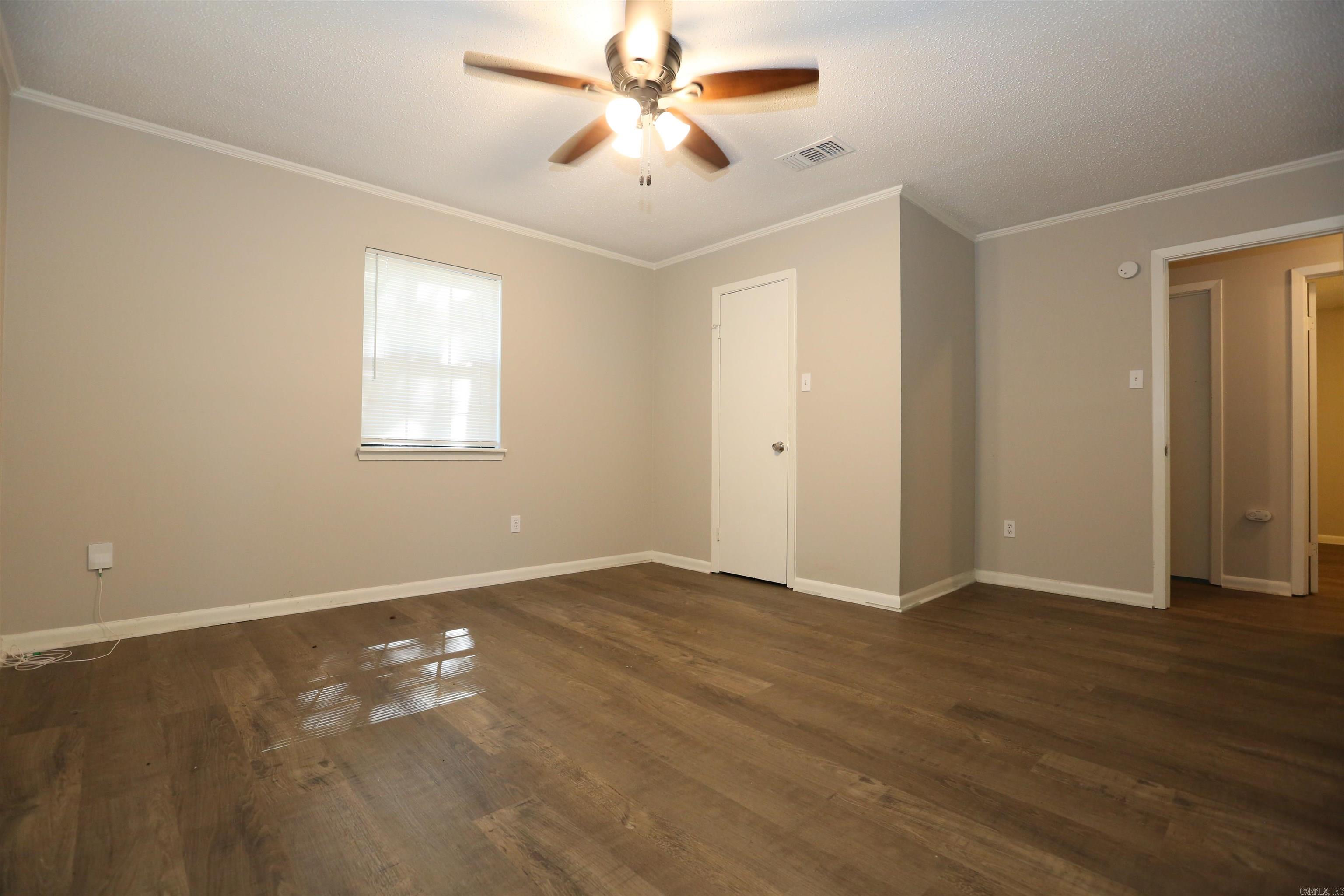 OAK CREEK - Residential