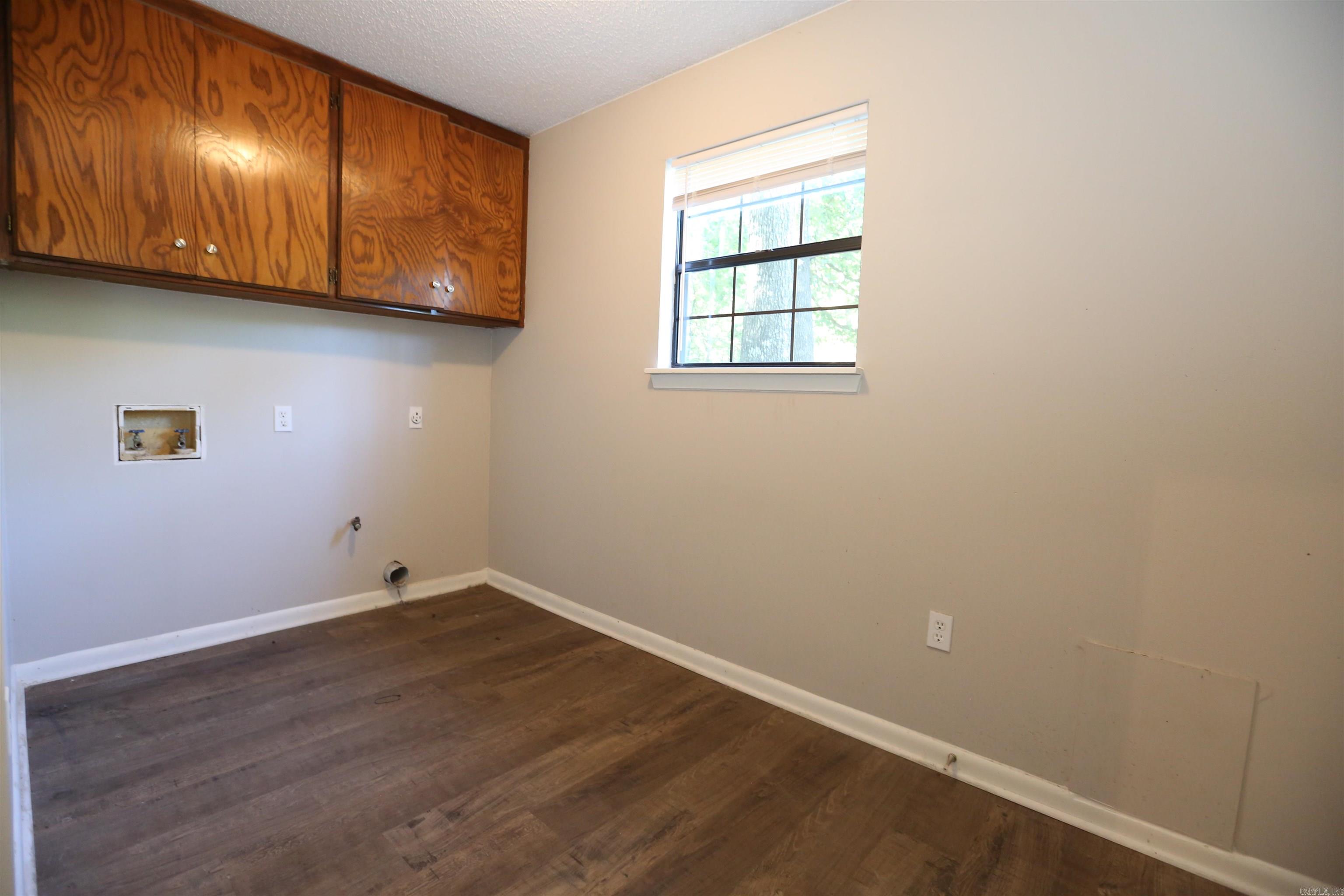 OAK CREEK - Residential