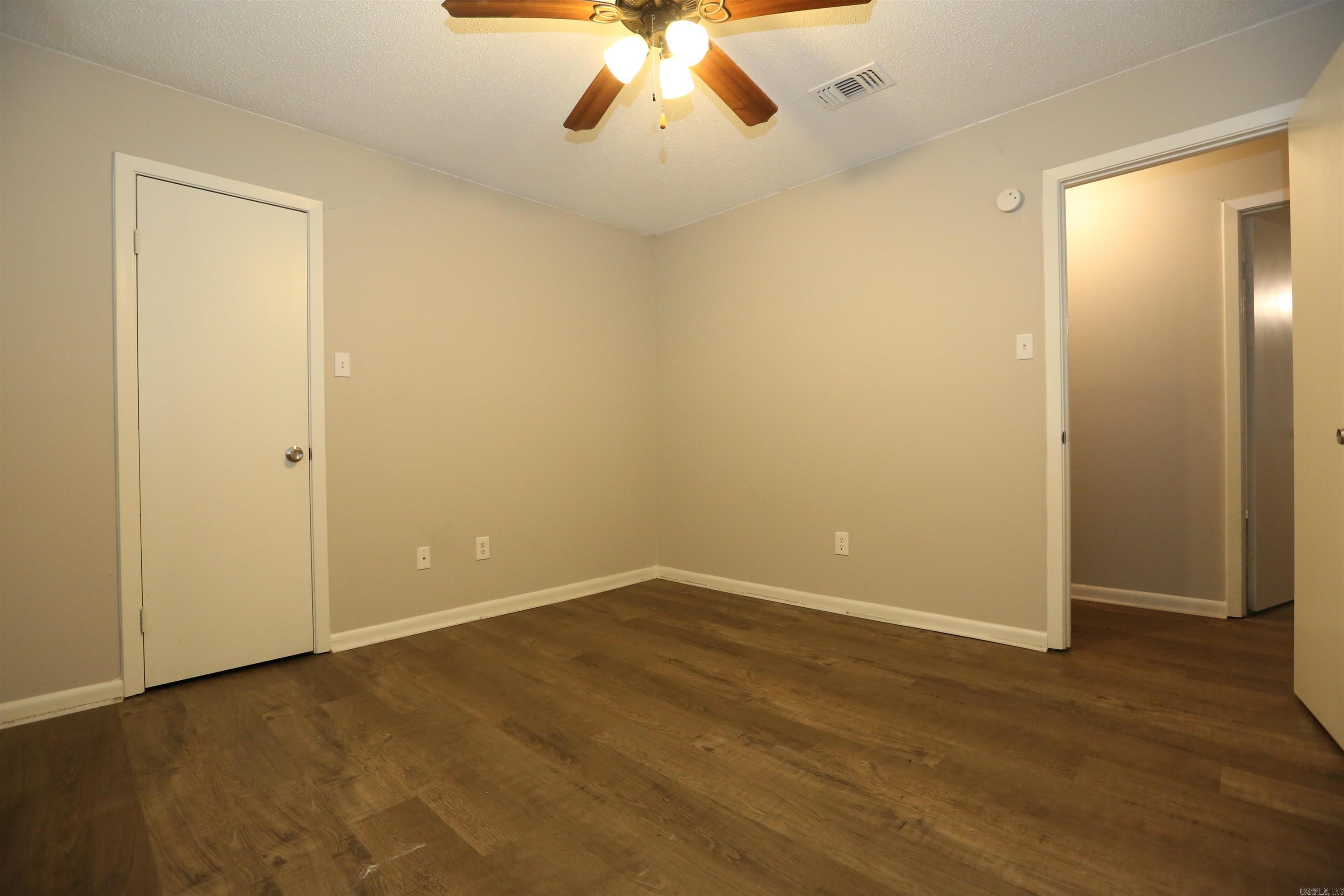 OAK CREEK - Residential