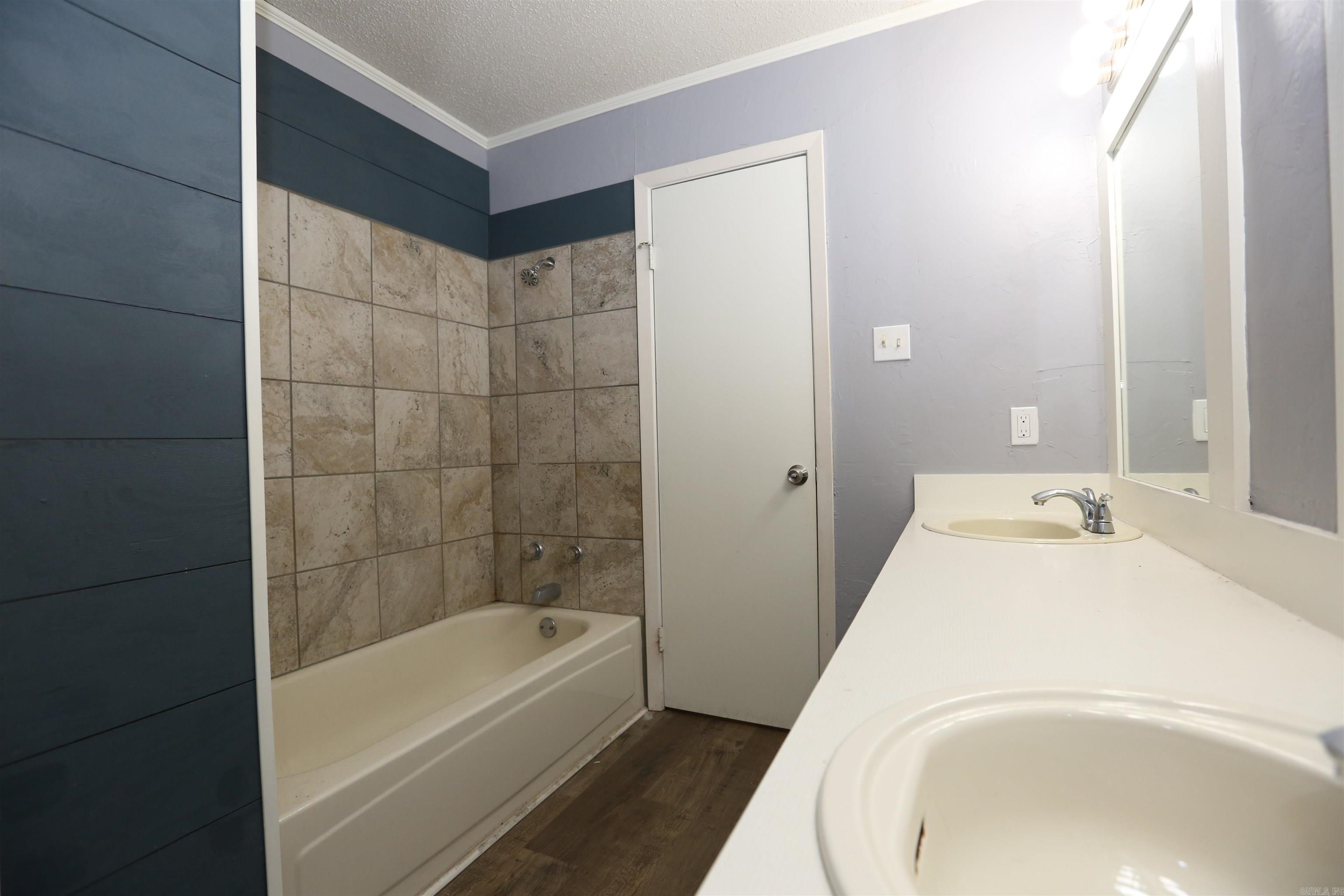 OAK CREEK - Residential