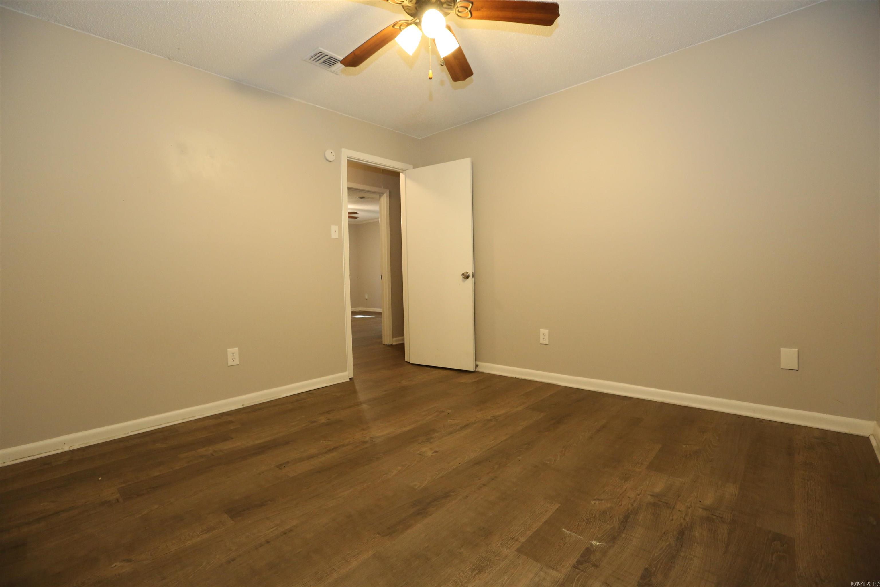 OAK CREEK - Residential