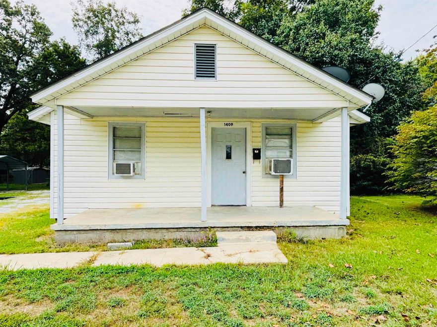 Investor special very close to Harding University, needs some TLC from a seasoned investor and will rent easily and quickly. 2 bed, 1 bath with a 3rd space that could potentially be a 3rd bedroom, office or storage area. Covered one car carport for parking  Agents see 1411 E. Moore (MLS # 25035897), prefer to sell together to same buyer.  Sold "as-is", Cash offers only, Agents please see Confidential remarks for additional information about 1409 and 1411 E. Moore and also prior to submitting offers.