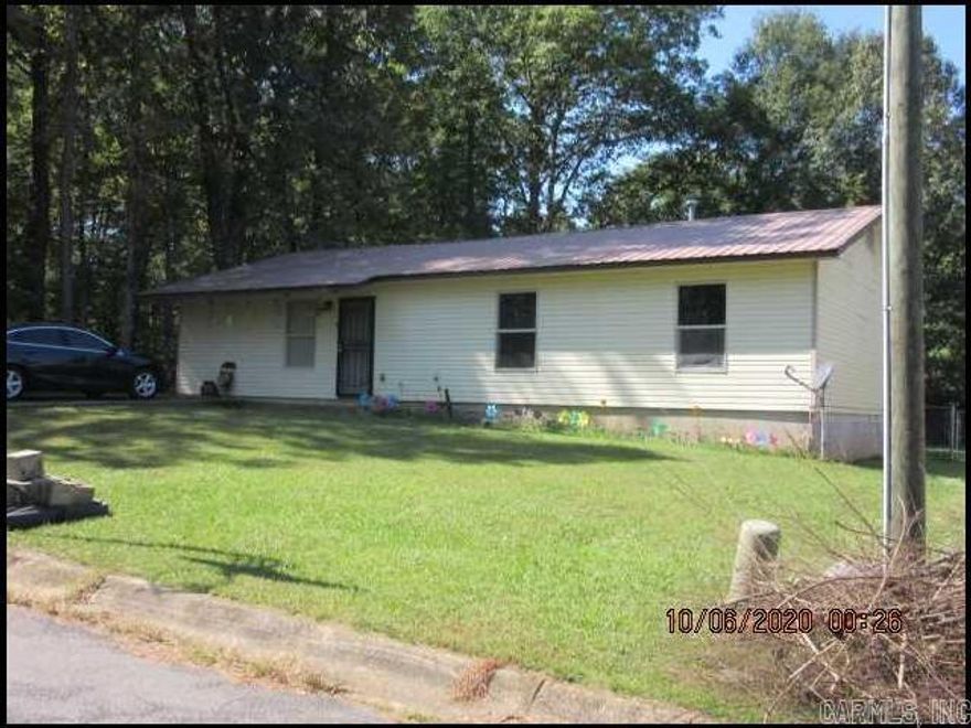 *MABELVALE*  CUTE HOME IN ROLLING PINES SUBDIVISION!! This Four Bedroom Two Bathroom Home Features 1400 Sqft! Includes Stove and Refrigerator In The Kitchen, And Washer/Dryer Hookups! Wood And Tile Flooring Throughout! Central Heat And Air! Fenced In Backyard! Pad For Parking! PET FRIENDLY!! AVAILABLE LATE OCTOBER 2025!!!