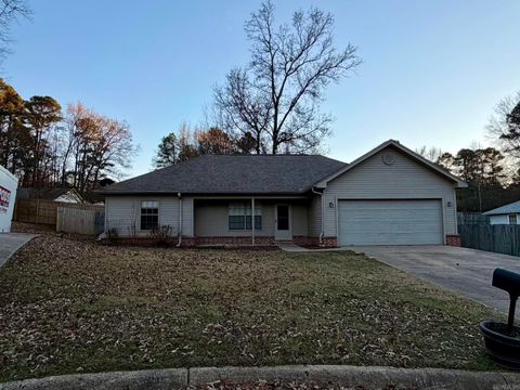 Photo of 3011 SHARON COVE Cv, Benton, AR 72019 (MLS # 25049162)