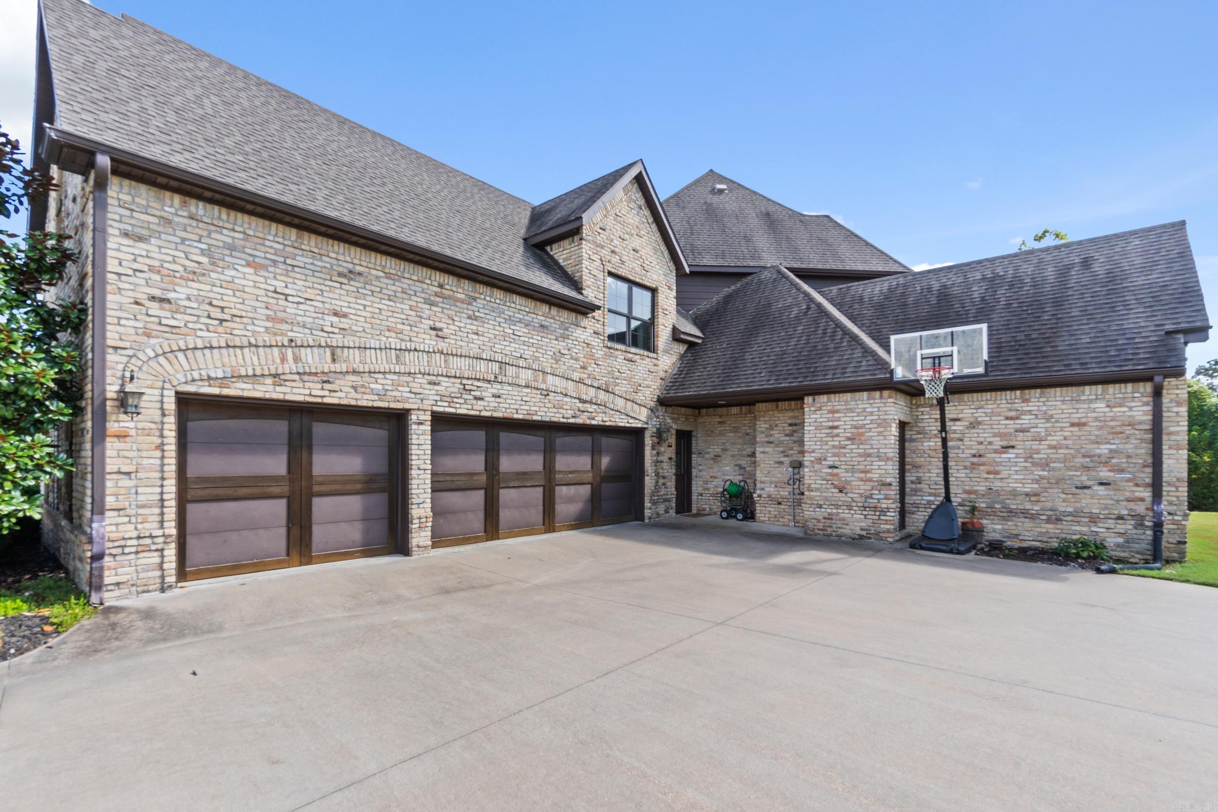 BEAU CHALET SUB-RURBAN - Residential