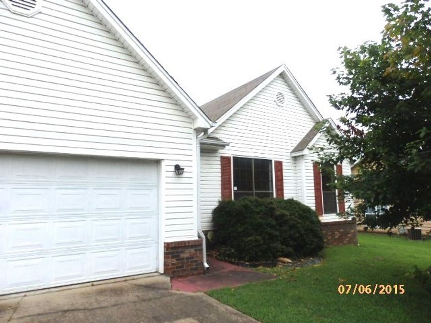 Here's a quaint 3 bedroom, 2 bath home in the Countrywood Subdivision that would make a great first time home or perfect for an investment property. Close to the new NEA hospital, ASU, and shopping. Enjoy the spacious living room with wood burning fireplace. Nice dining area makes it great for entertaining.