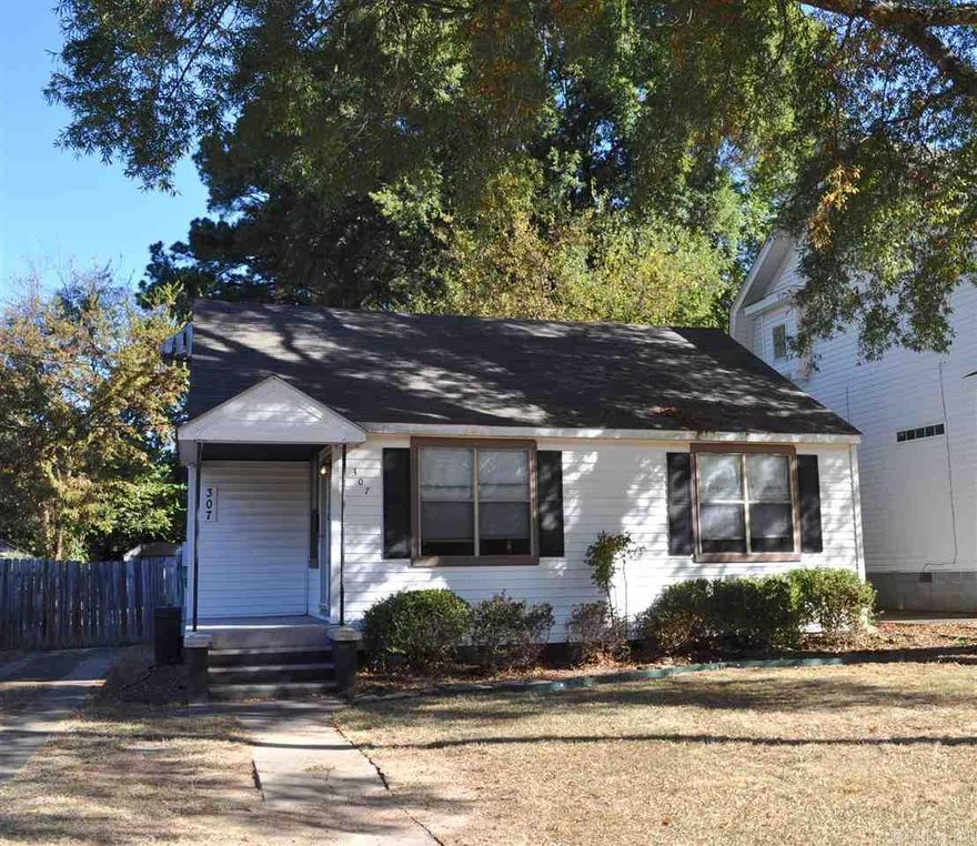 Why rent when you can purchase this great home! Home is located in the heart of Benton and offers 3 Bedrooms, 1 Bathroom. Dining area is open to the living area for a great open layout. All bedrooms are a nice sized. Great covered patio overlooks the backyard. Don't miss out on this gem, make your appointment to see it today!